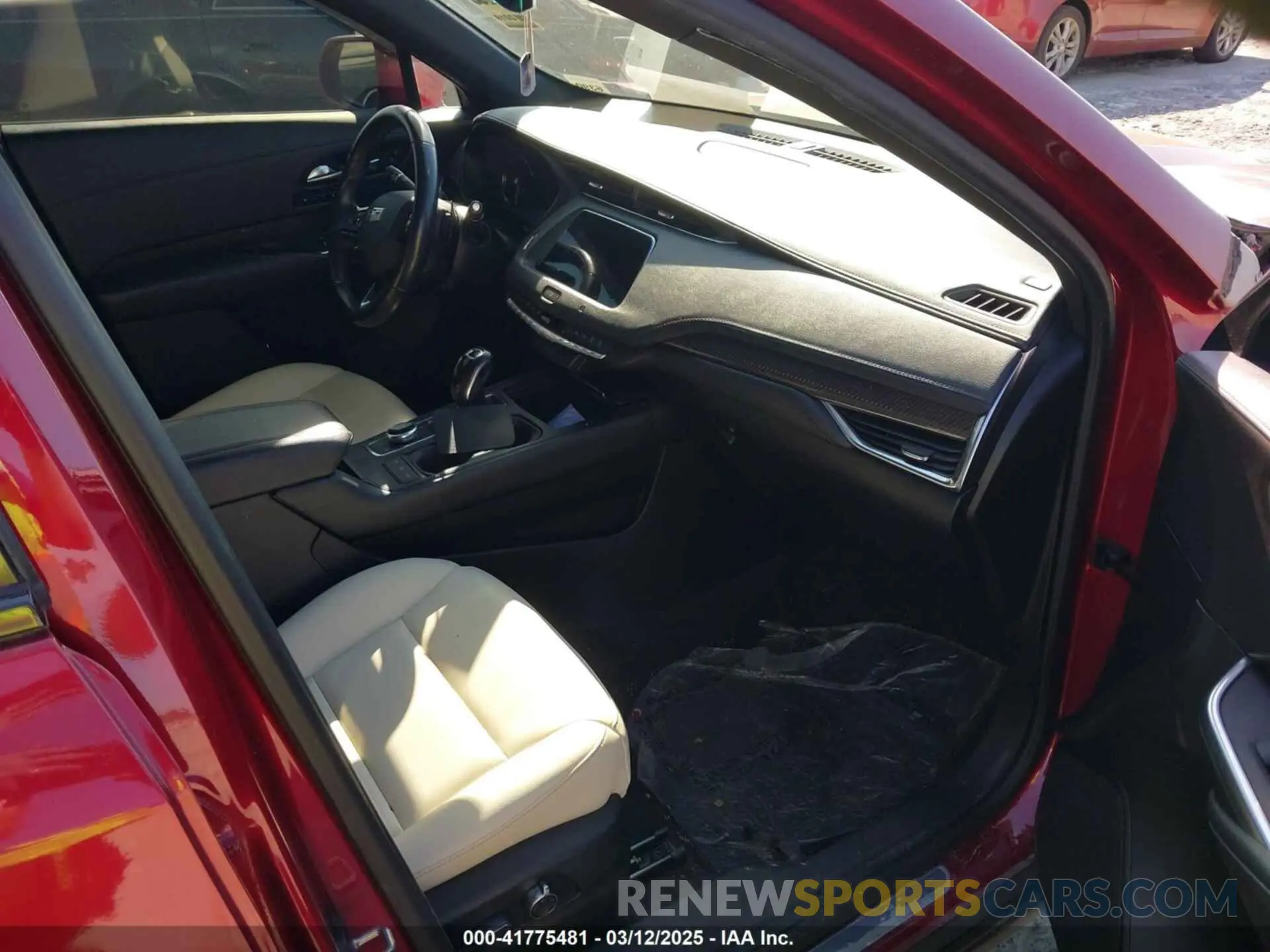 5 Photograph of a damaged car 1GYFZFR46KF229396 CADILLAC XT4 2019