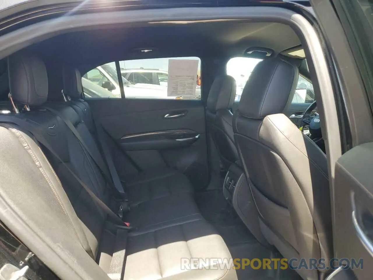 10 Photograph of a damaged car 1GYFZFR47KF152344 CADILLAC XT4 2019