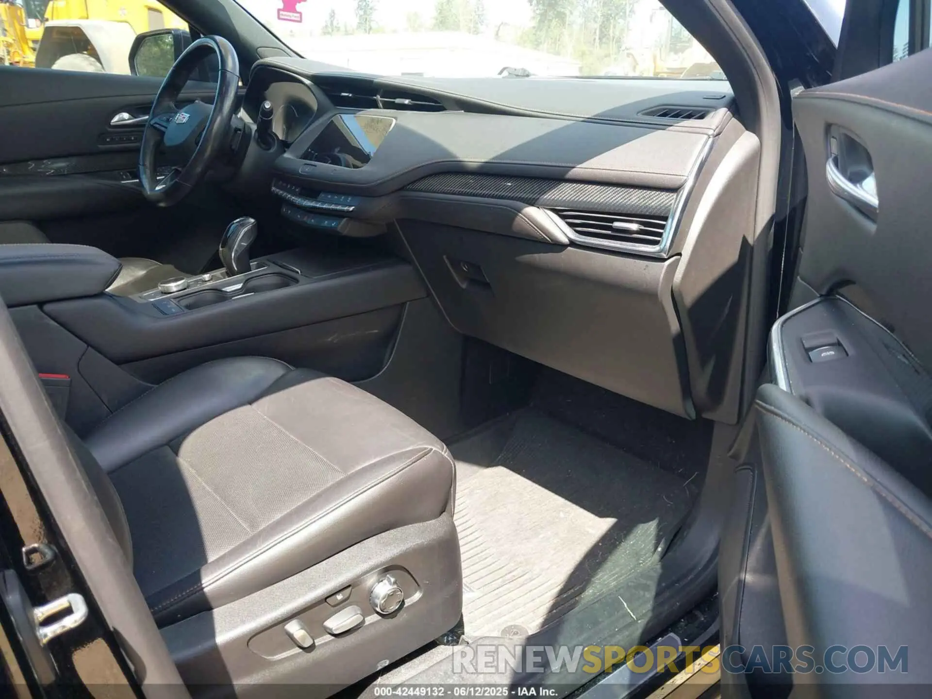 5 Photograph of a damaged car 1GYFZFR48KF119062 CADILLAC XT4 2019