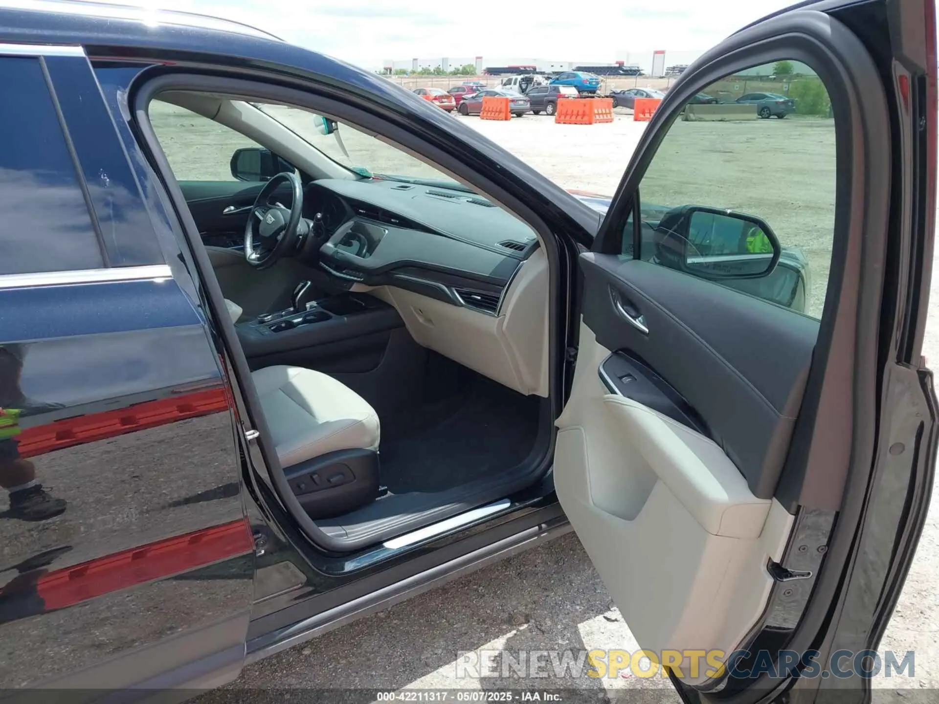 5 Photograph of a damaged car 1GYAZAR4XLF146598 CADILLAC XT4 2020