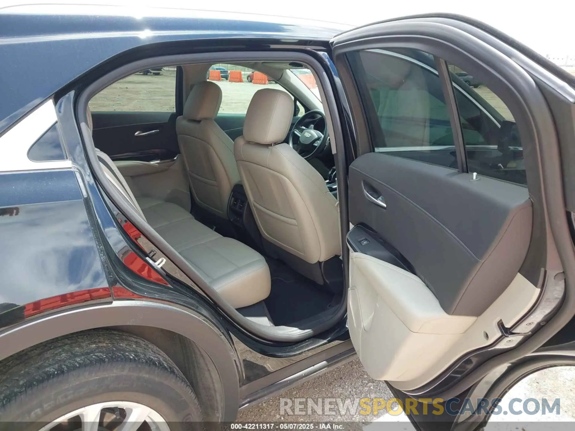 8 Photograph of a damaged car 1GYAZAR4XLF146598 CADILLAC XT4 2020