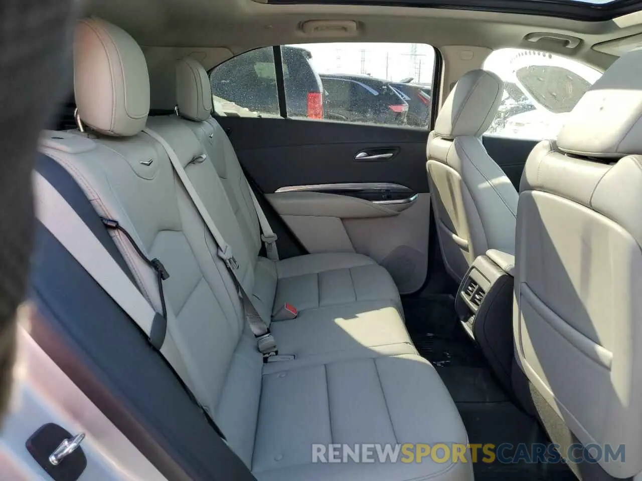 10 Photograph of a damaged car 1GYFZBR44LF093831 CADILLAC XT4 2020