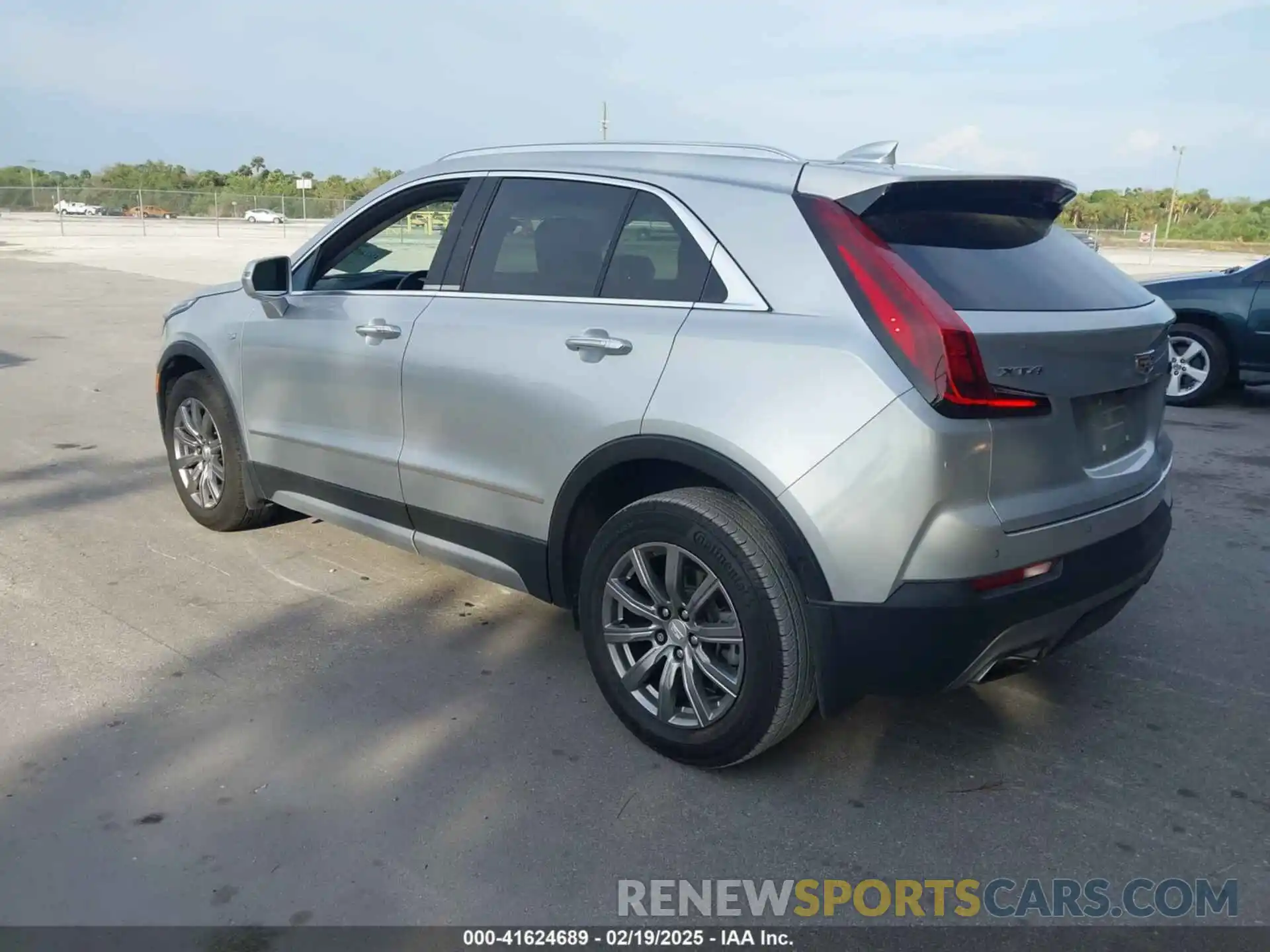 3 Photograph of a damaged car 1GYFZCR44LF060642 CADILLAC XT4 2020