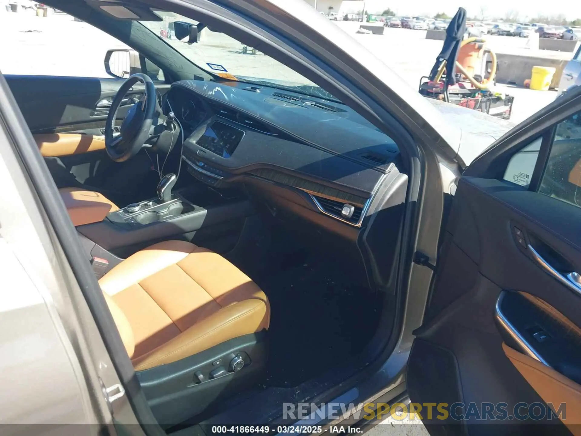 5 Photograph of a damaged car 1GYFZCR47LF052986 CADILLAC XT4 2020