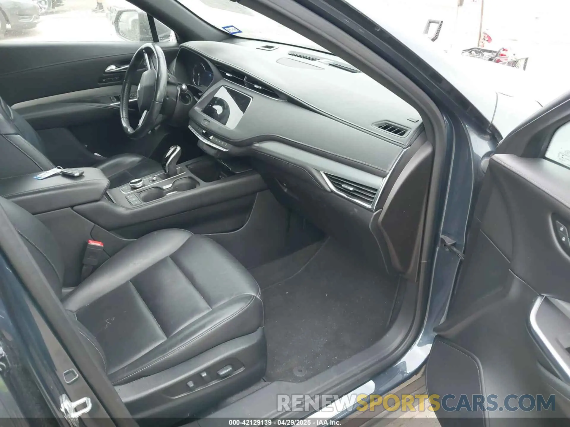 5 Photograph of a damaged car 1GYFZCR48LF068615 CADILLAC XT4 2020