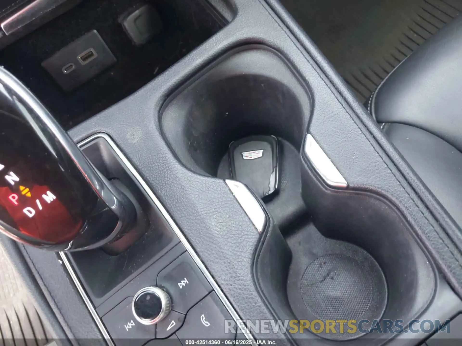 11 Photograph of a damaged car 1GYFZCR4XLF026740 CADILLAC XT4 2020
