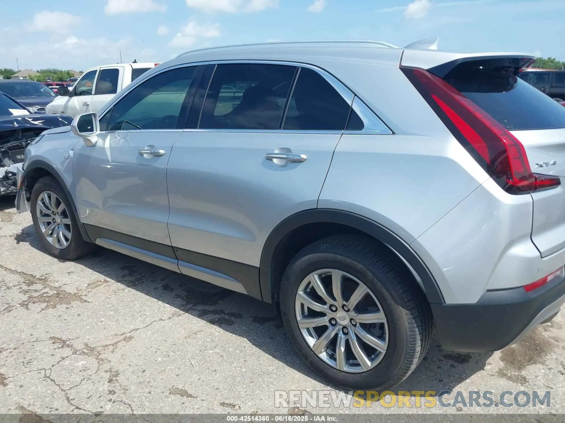 15 Photograph of a damaged car 1GYFZCR4XLF026740 CADILLAC XT4 2020