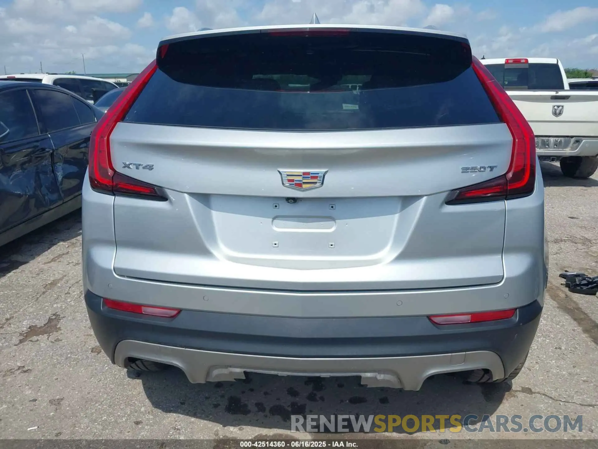 17 Photograph of a damaged car 1GYFZCR4XLF026740 CADILLAC XT4 2020