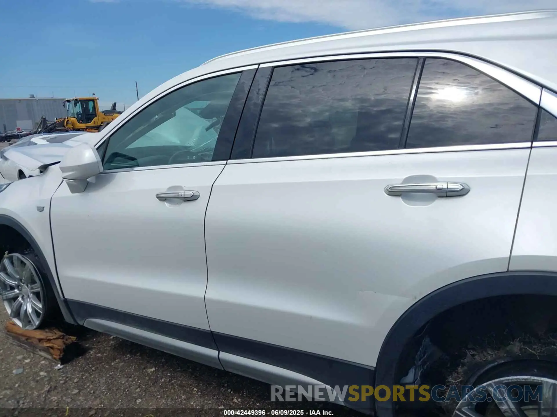 14 Photograph of a damaged car 1GYFZCR4XLF041500 CADILLAC XT4 2020