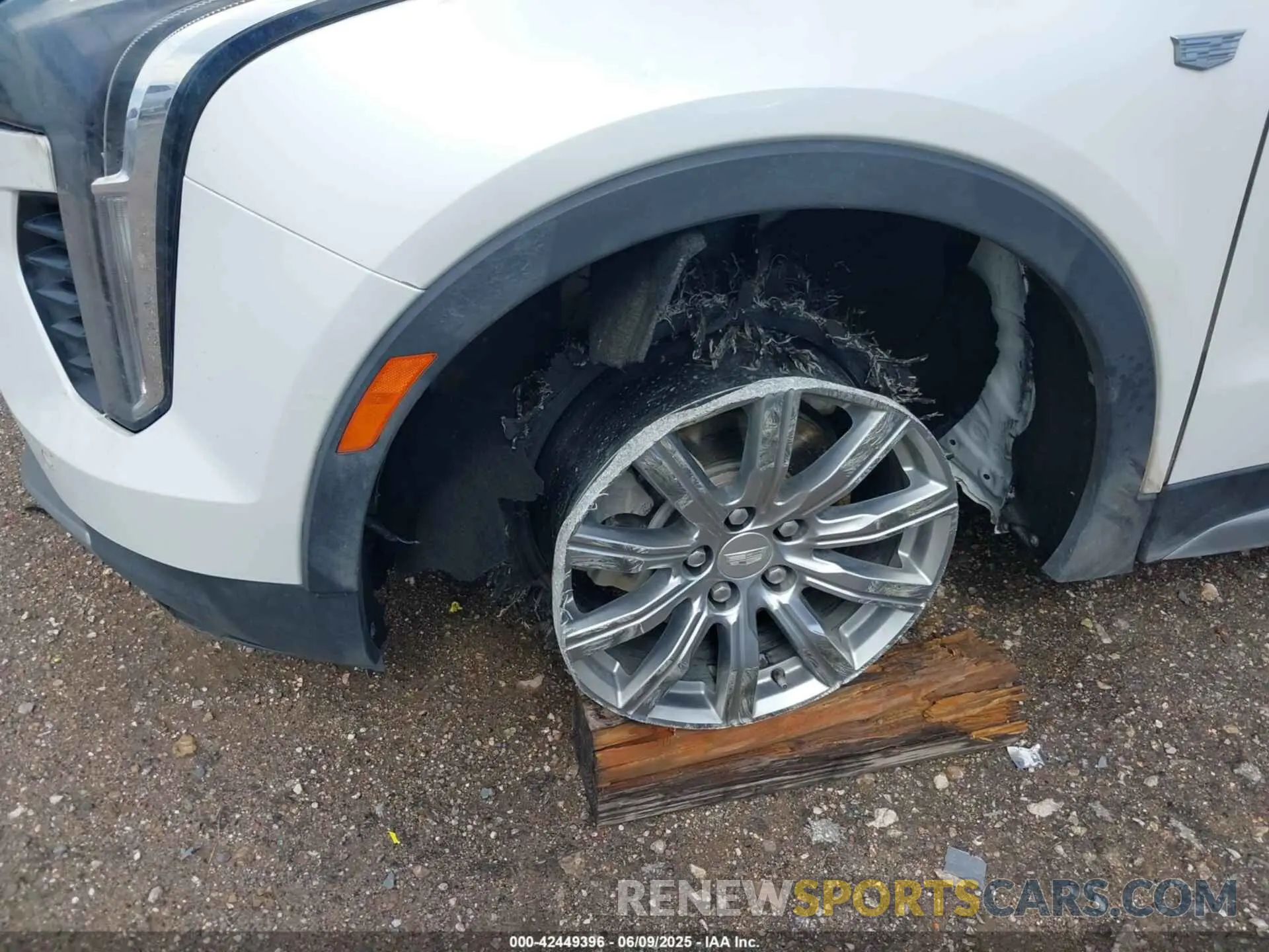 18 Photograph of a damaged car 1GYFZCR4XLF041500 CADILLAC XT4 2020