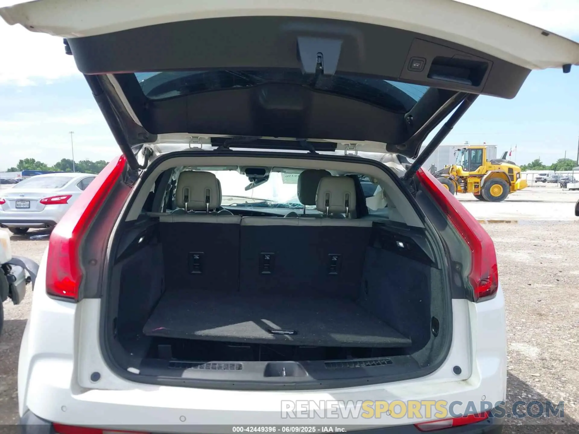20 Photograph of a damaged car 1GYFZCR4XLF041500 CADILLAC XT4 2020