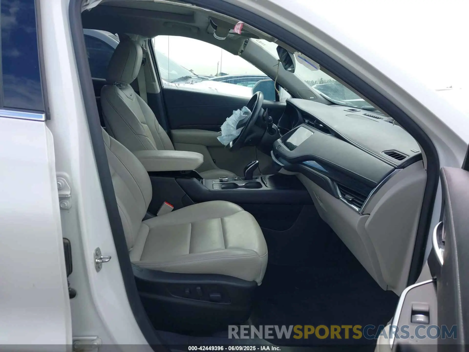 5 Photograph of a damaged car 1GYFZCR4XLF041500 CADILLAC XT4 2020