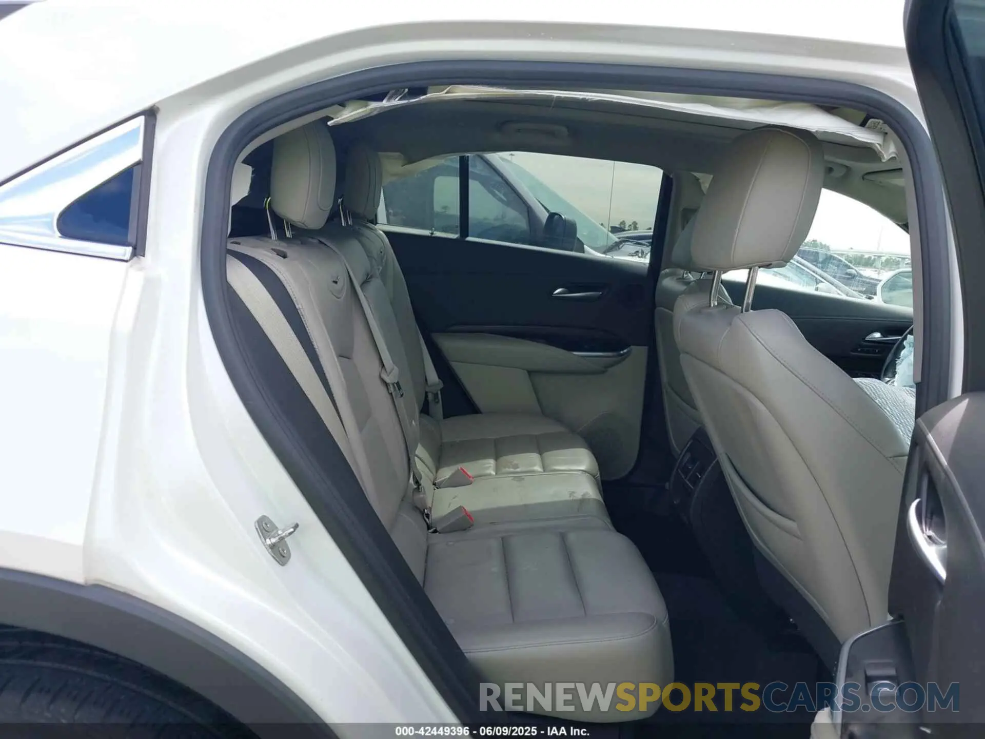 8 Photograph of a damaged car 1GYFZCR4XLF041500 CADILLAC XT4 2020