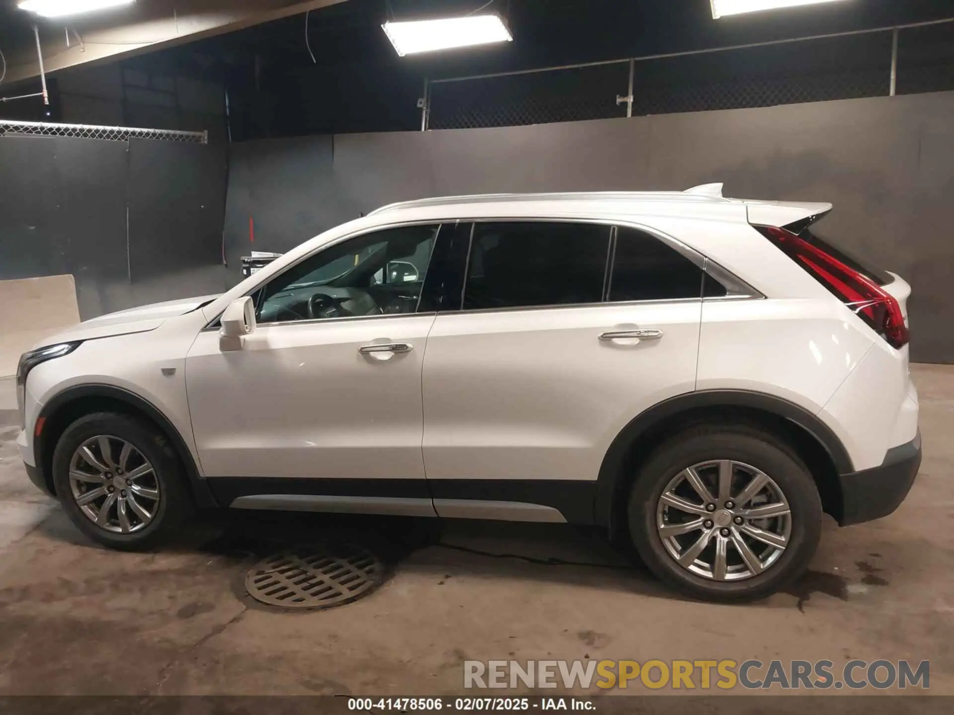 14 Photograph of a damaged car 1GYFZDR40LF146715 CADILLAC XT4 2020