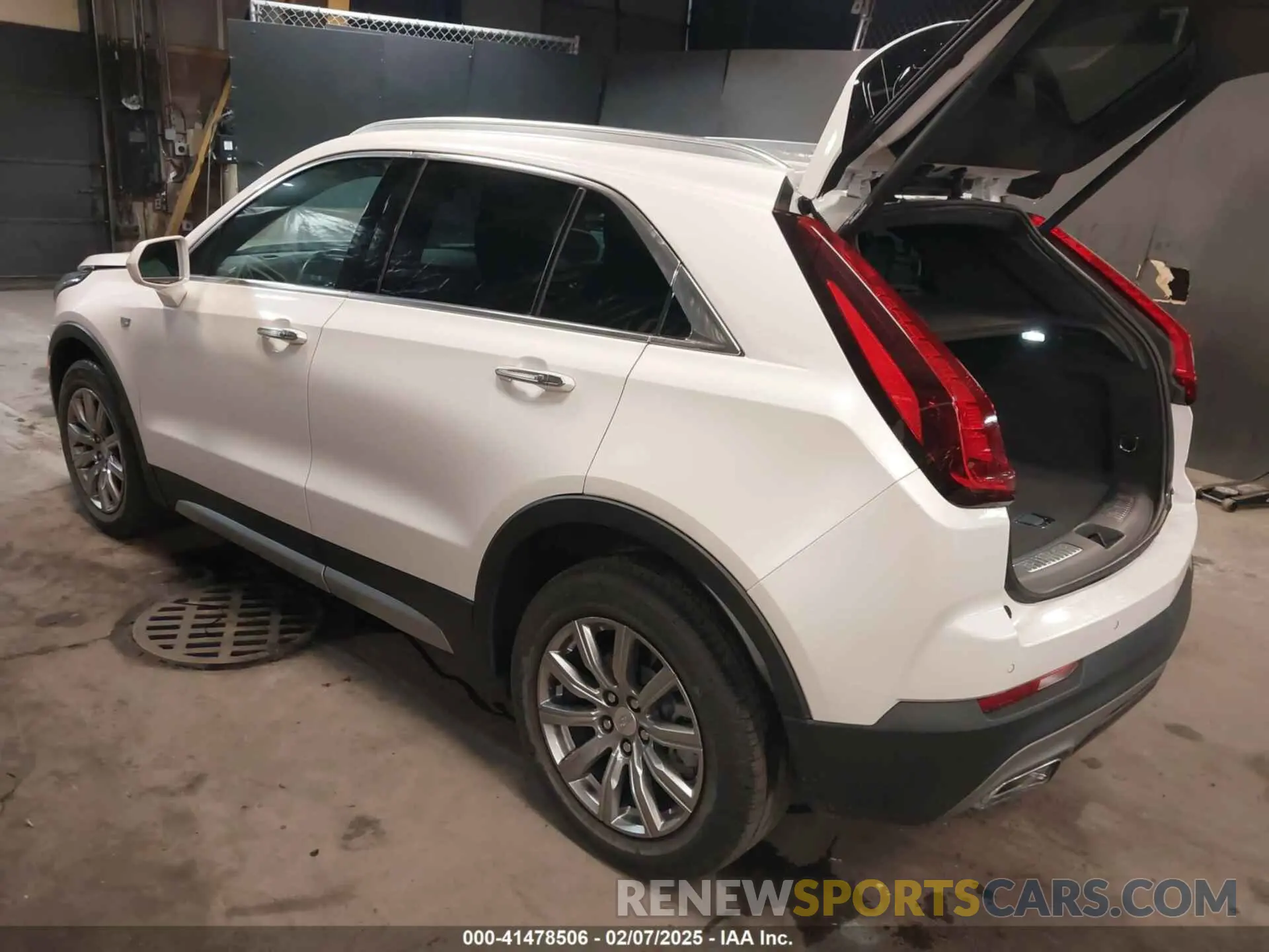 3 Photograph of a damaged car 1GYFZDR40LF146715 CADILLAC XT4 2020