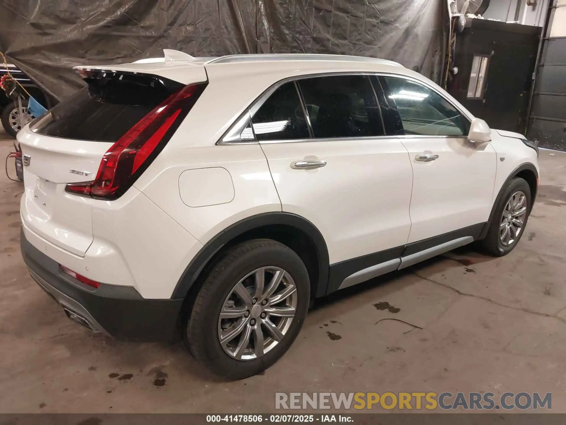 4 Photograph of a damaged car 1GYFZDR40LF146715 CADILLAC XT4 2020