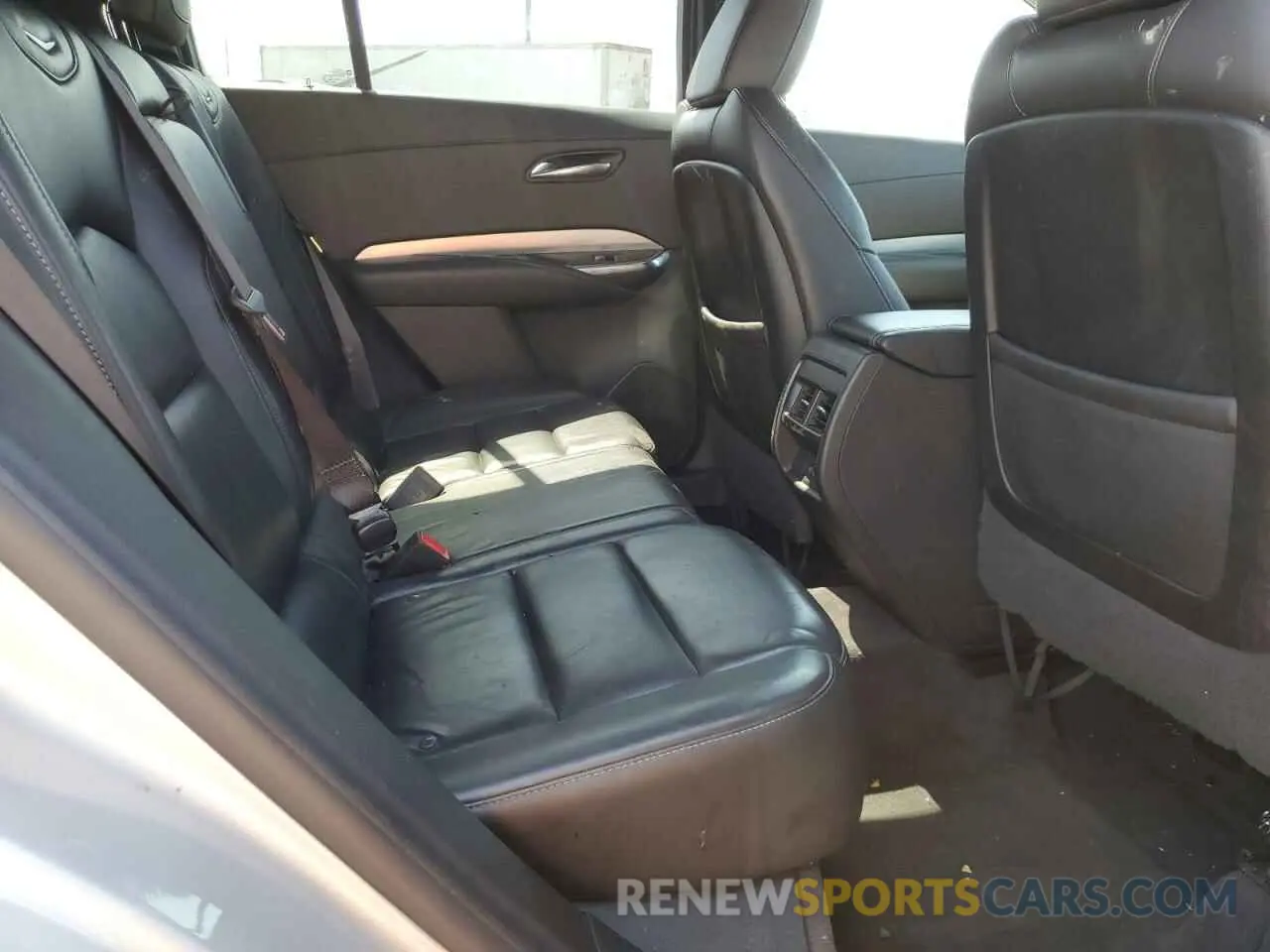 11 Photograph of a damaged car 1GYFZDR44LF026447 CADILLAC XT4 2020