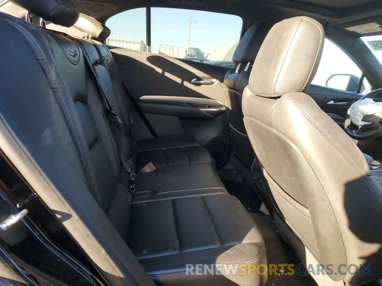 11 Photograph of a damaged car 1GYFZDR47LF088070 CADILLAC XT4 2020