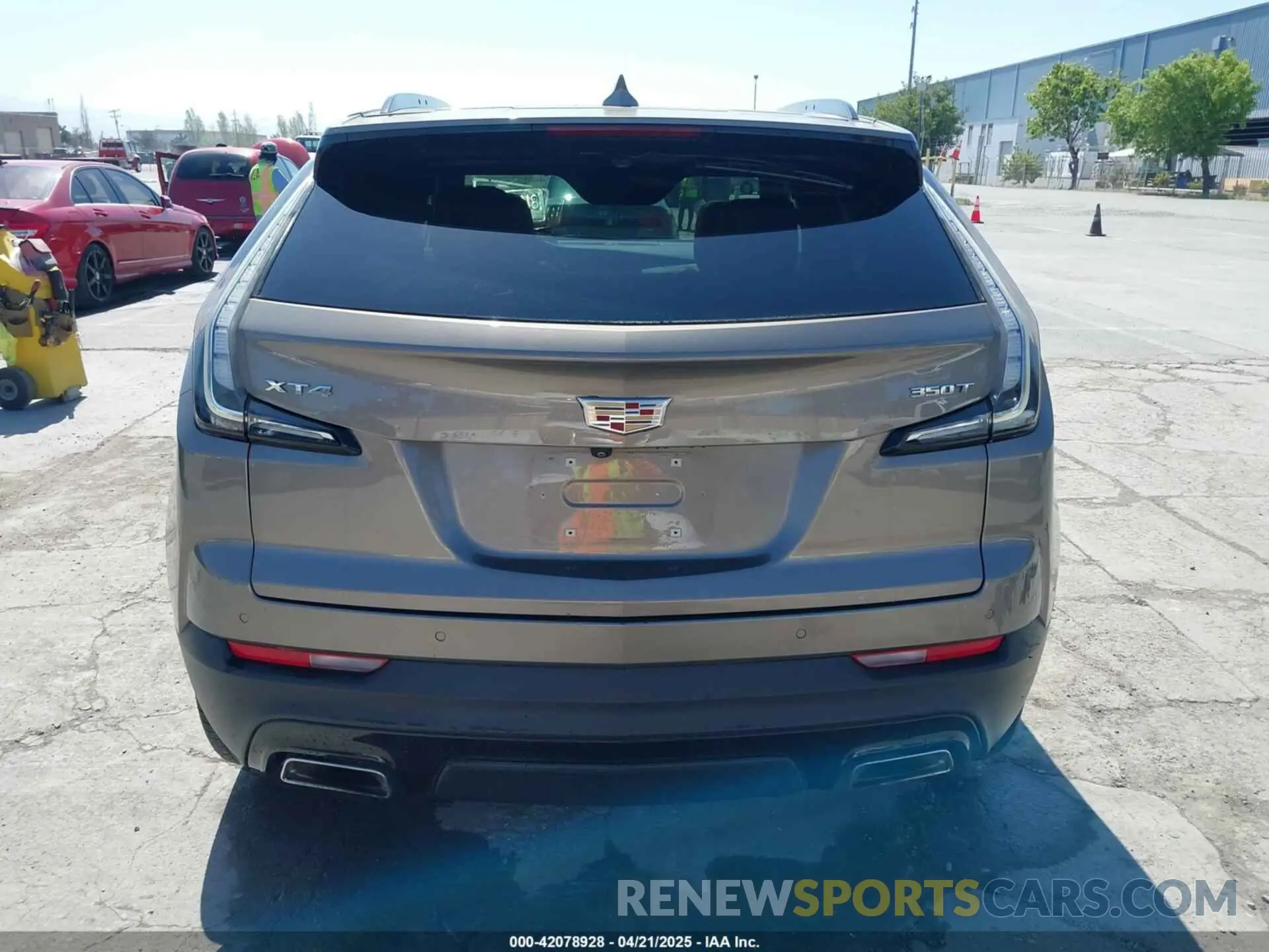 17 Photograph of a damaged car 1GYFZER4XLF032646 CADILLAC XT4 2020