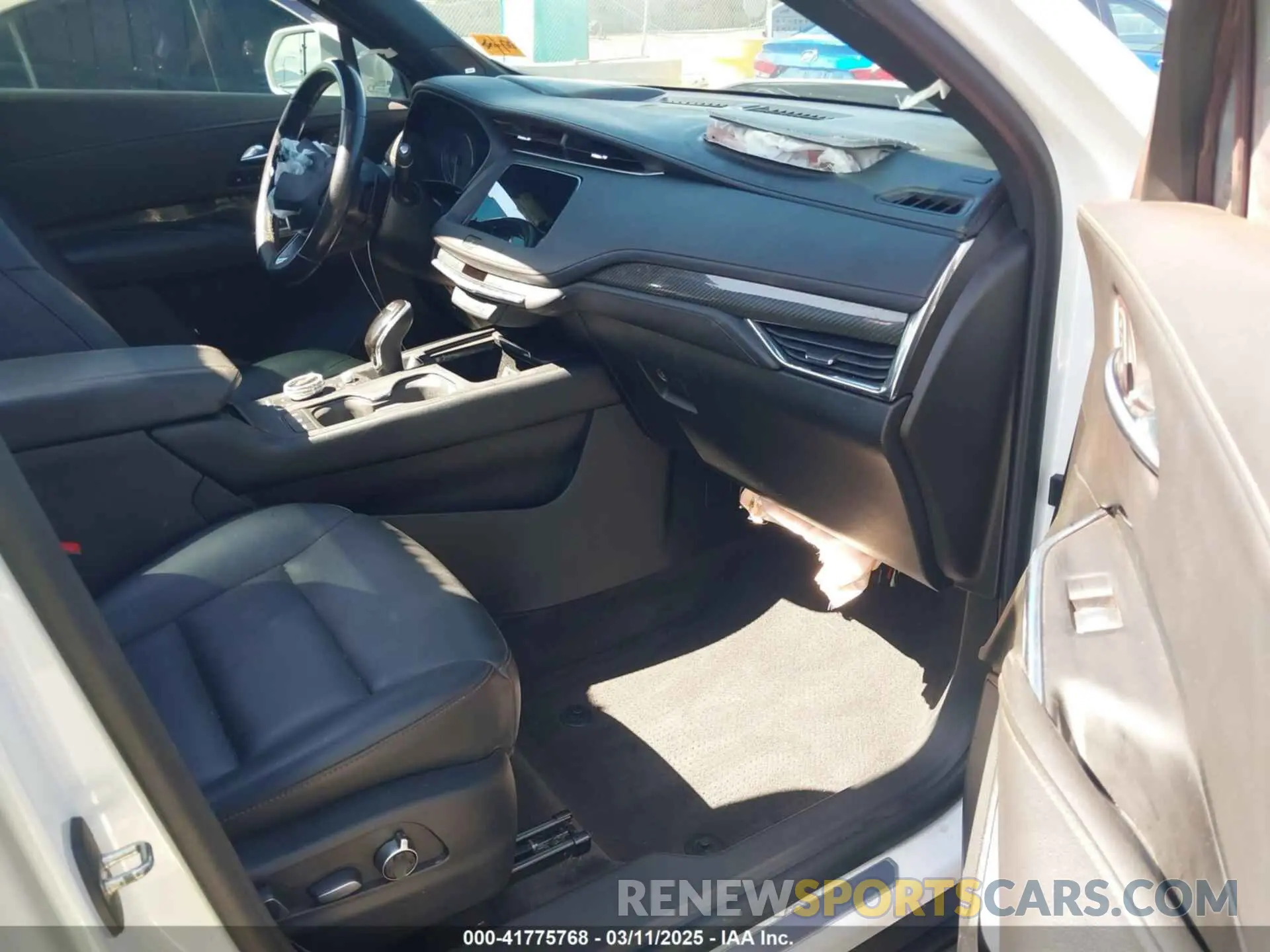 5 Photograph of a damaged car 1GYFZFR48LF122917 CADILLAC XT4 2020