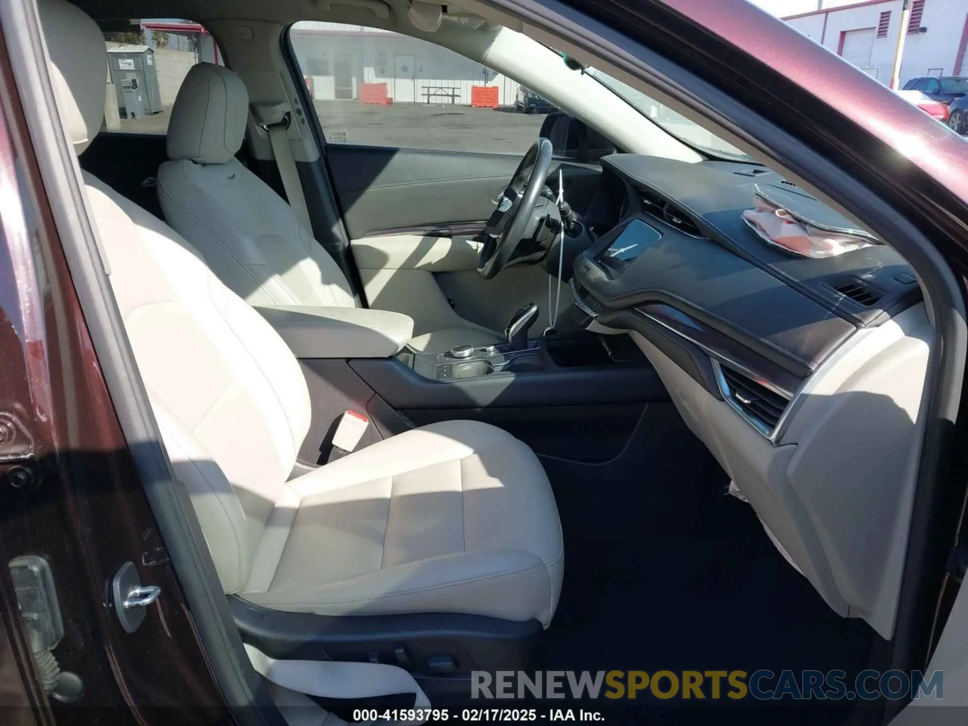 5 Photograph of a damaged car 1GYAZAR43MF043816 CADILLAC XT4 2021