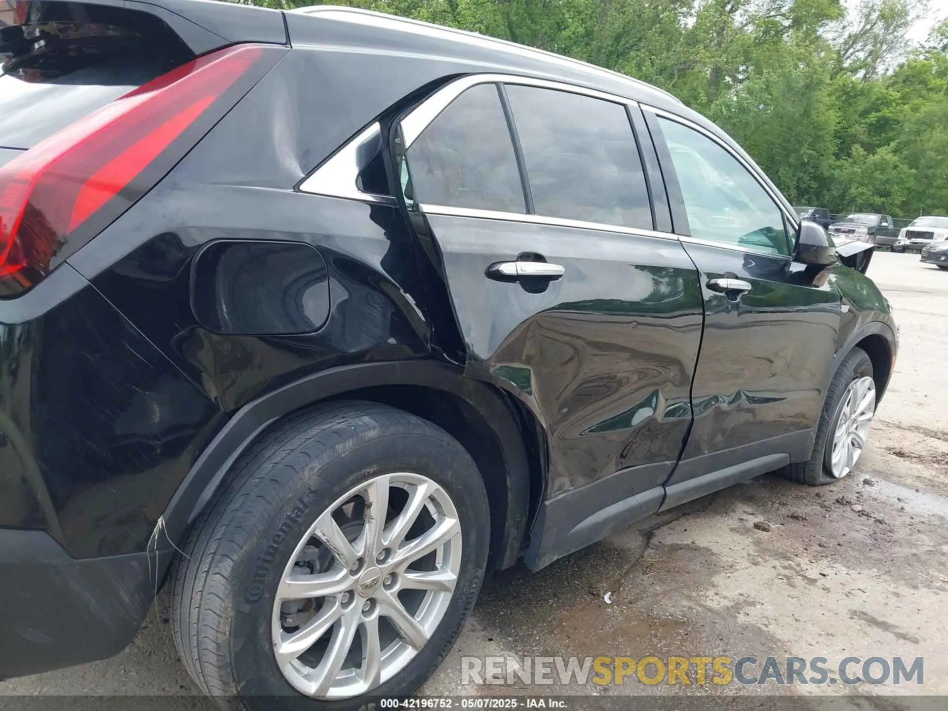 11 Photograph of a damaged car 1GYAZAR44MF004295 CADILLAC XT4 2021
