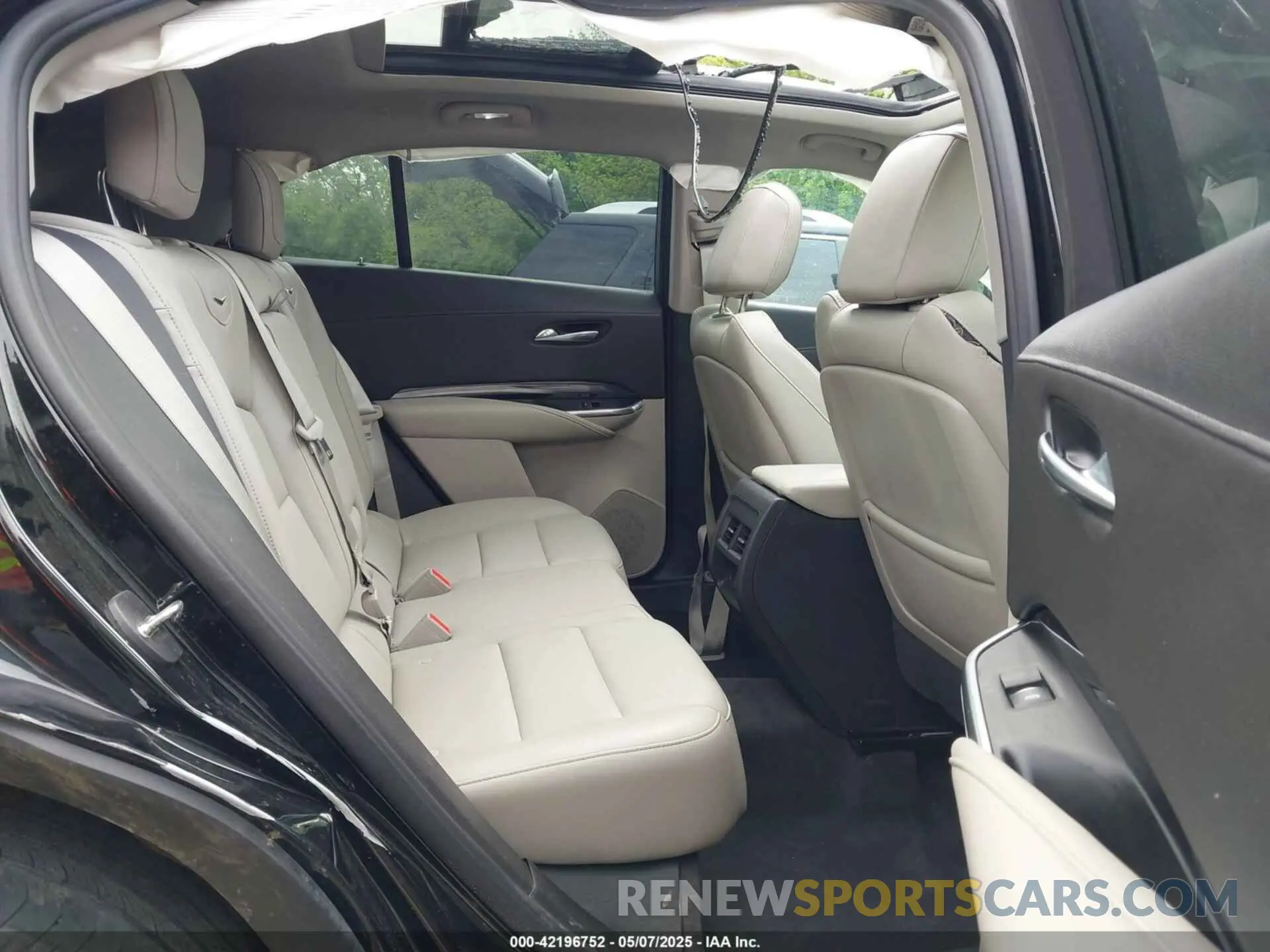 8 Photograph of a damaged car 1GYAZAR44MF004295 CADILLAC XT4 2021