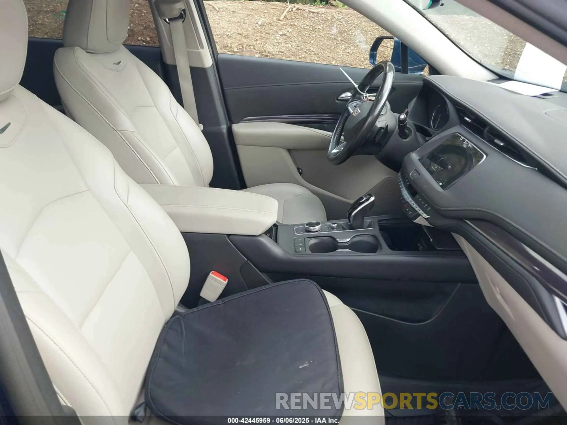 5 Photograph of a damaged car 1GYAZAR49MF022498 CADILLAC XT4 2021