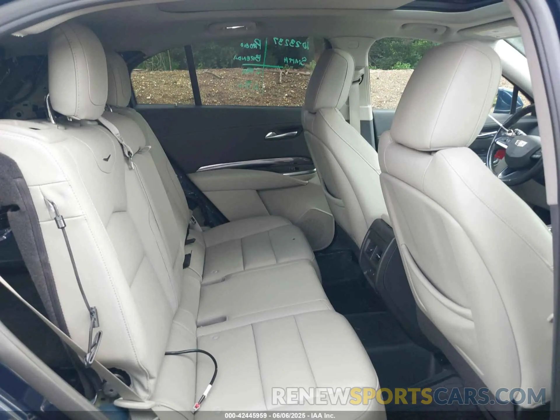 8 Photograph of a damaged car 1GYAZAR49MF022498 CADILLAC XT4 2021