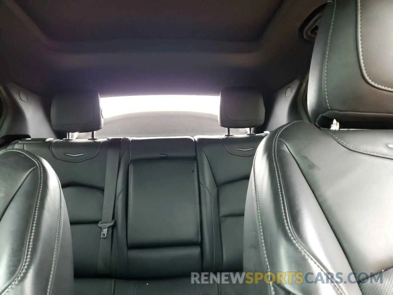10 Photograph of a damaged car 1GYFZDR4XMF000937 CADILLAC XT4 2021