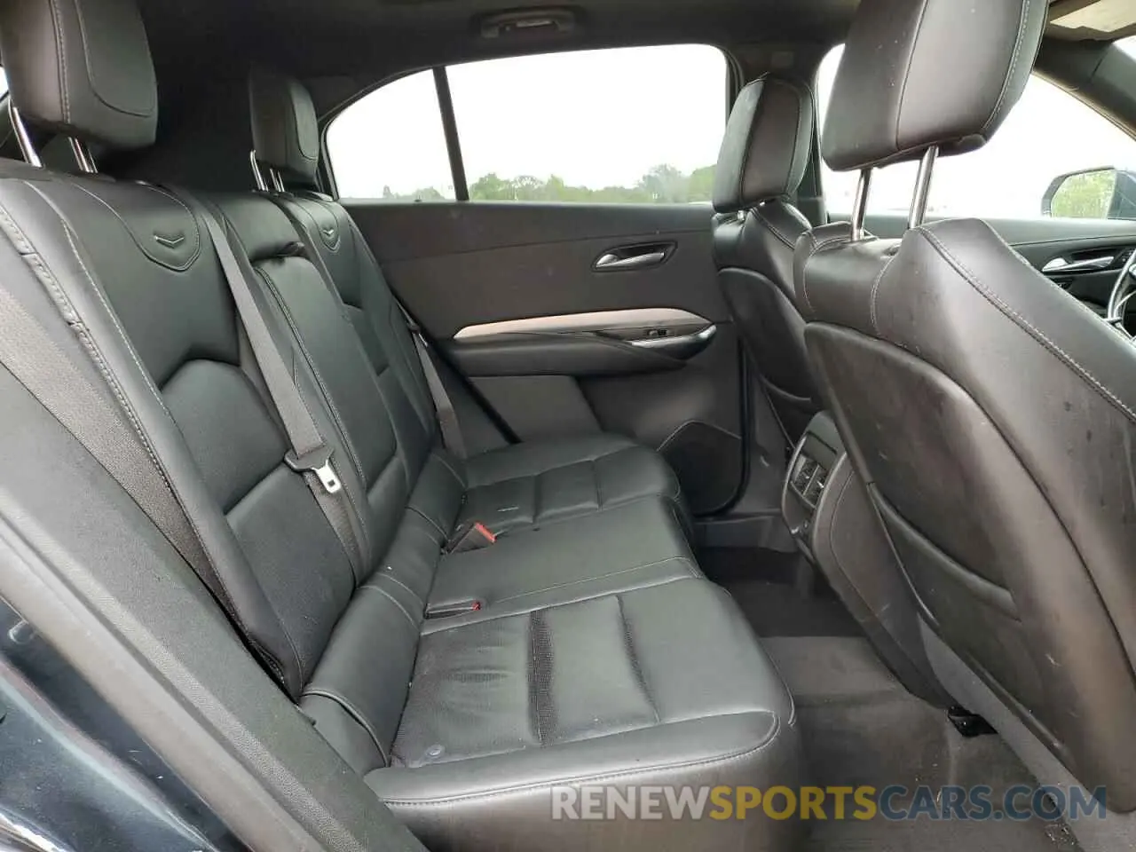 11 Photograph of a damaged car 1GYFZDR4XMF000937 CADILLAC XT4 2021