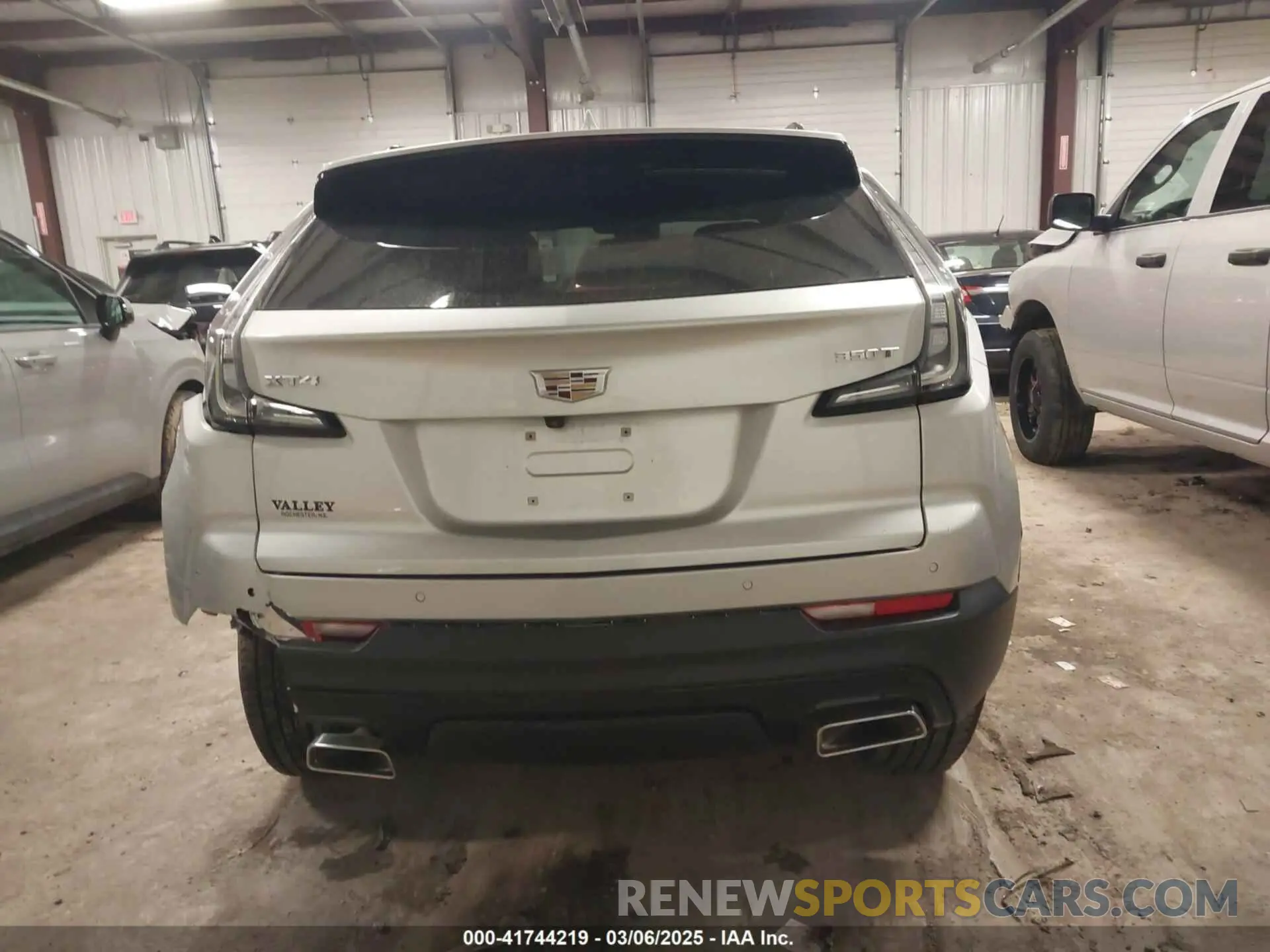 16 Photograph of a damaged car 1GYFZER40MF061378 CADILLAC XT4 2021