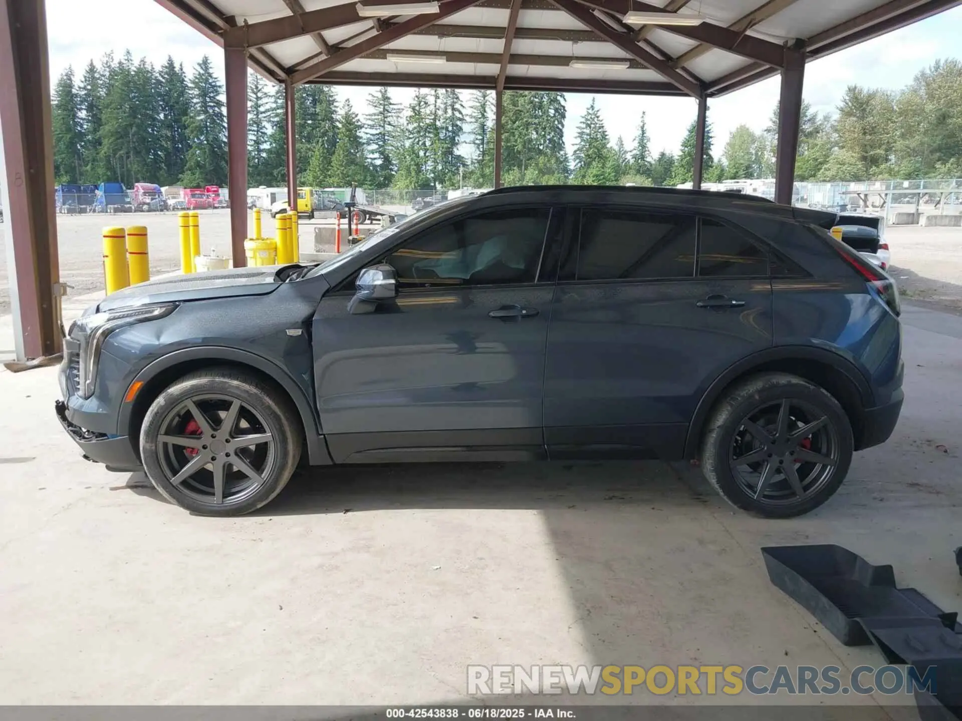 14 Photograph of a damaged car 1GYFZFR40MF032839 CADILLAC XT4 2021