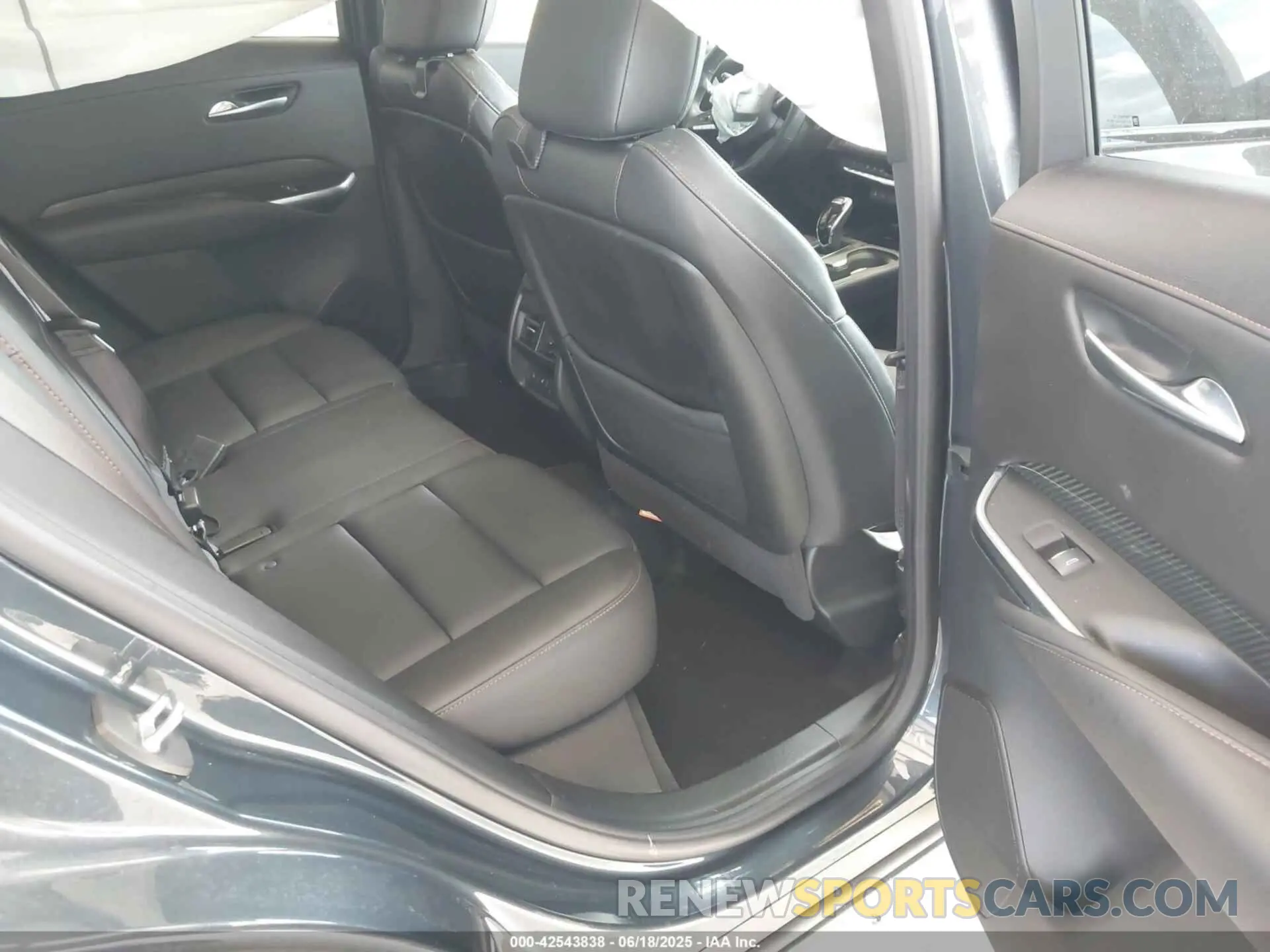 8 Photograph of a damaged car 1GYFZFR40MF032839 CADILLAC XT4 2021