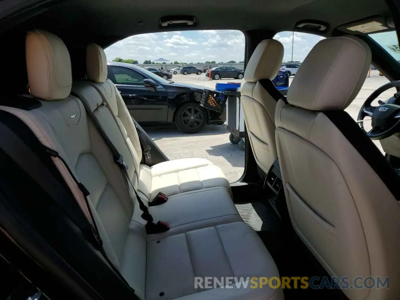 11 Photograph of a damaged car 1GYFZFR43MF054379 CADILLAC XT4 2021