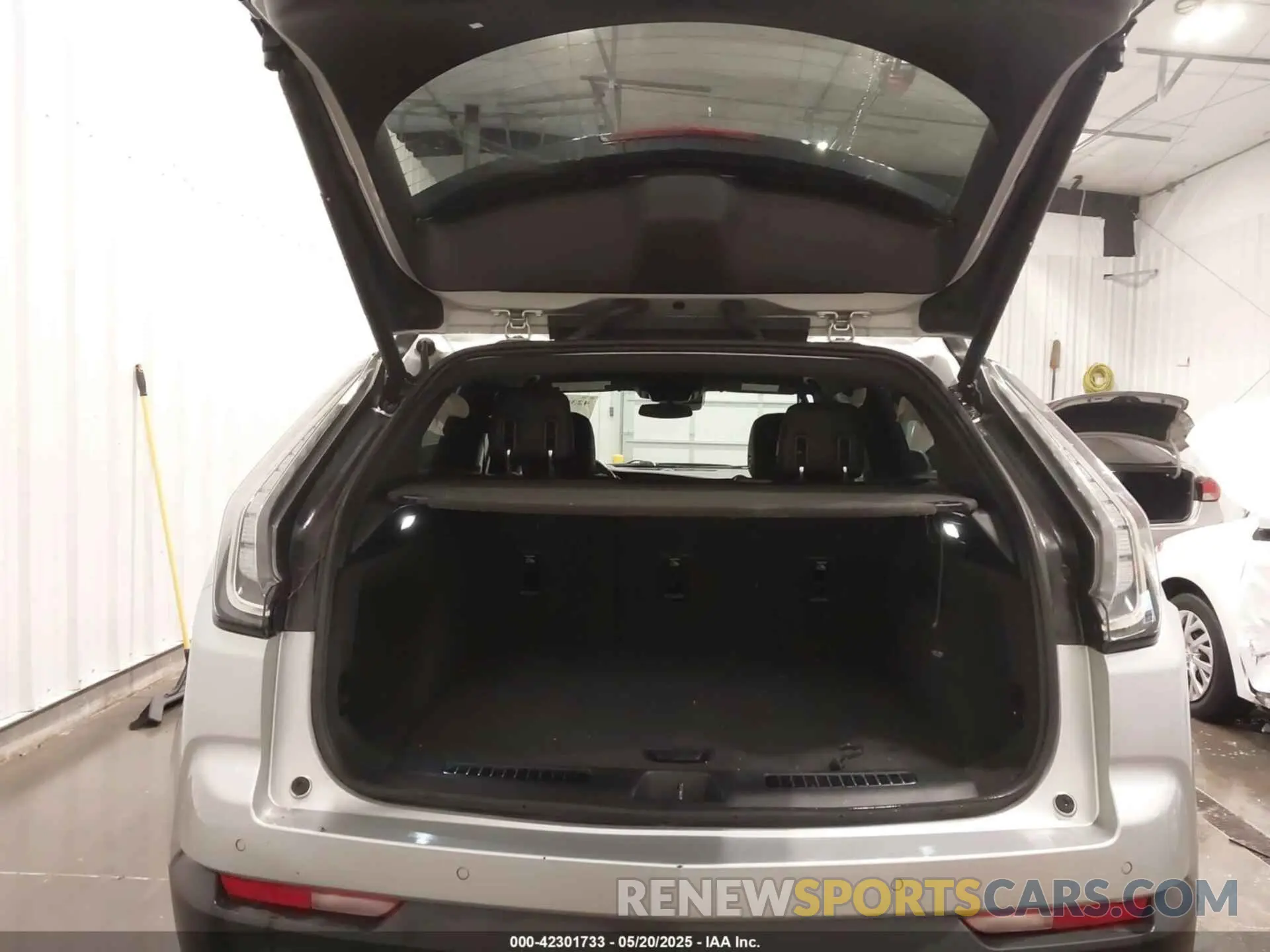 17 Photograph of a damaged car 1GYFZFR49MF013321 CADILLAC XT4 2021