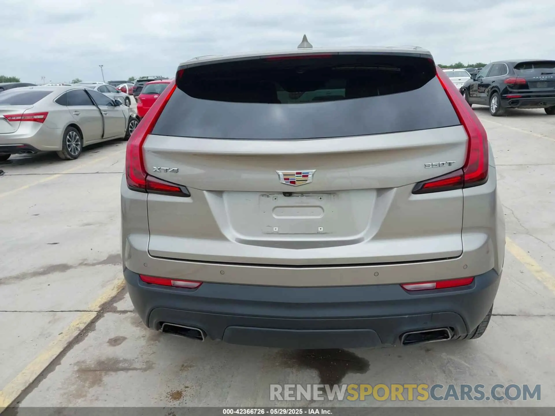 16 Photograph of a damaged car 1GYAZAR46NF169895 CADILLAC XT4 2022