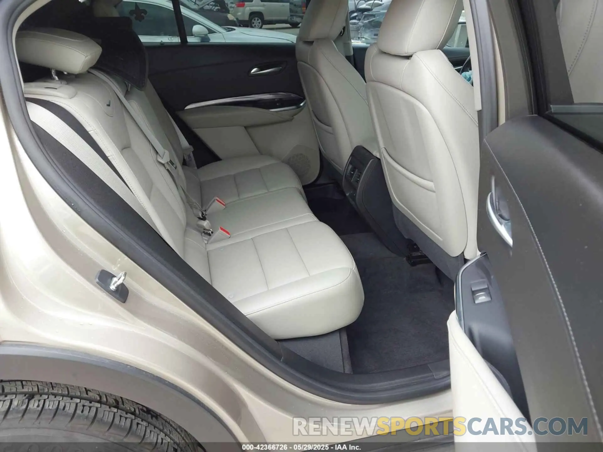 8 Photograph of a damaged car 1GYAZAR46NF169895 CADILLAC XT4 2022
