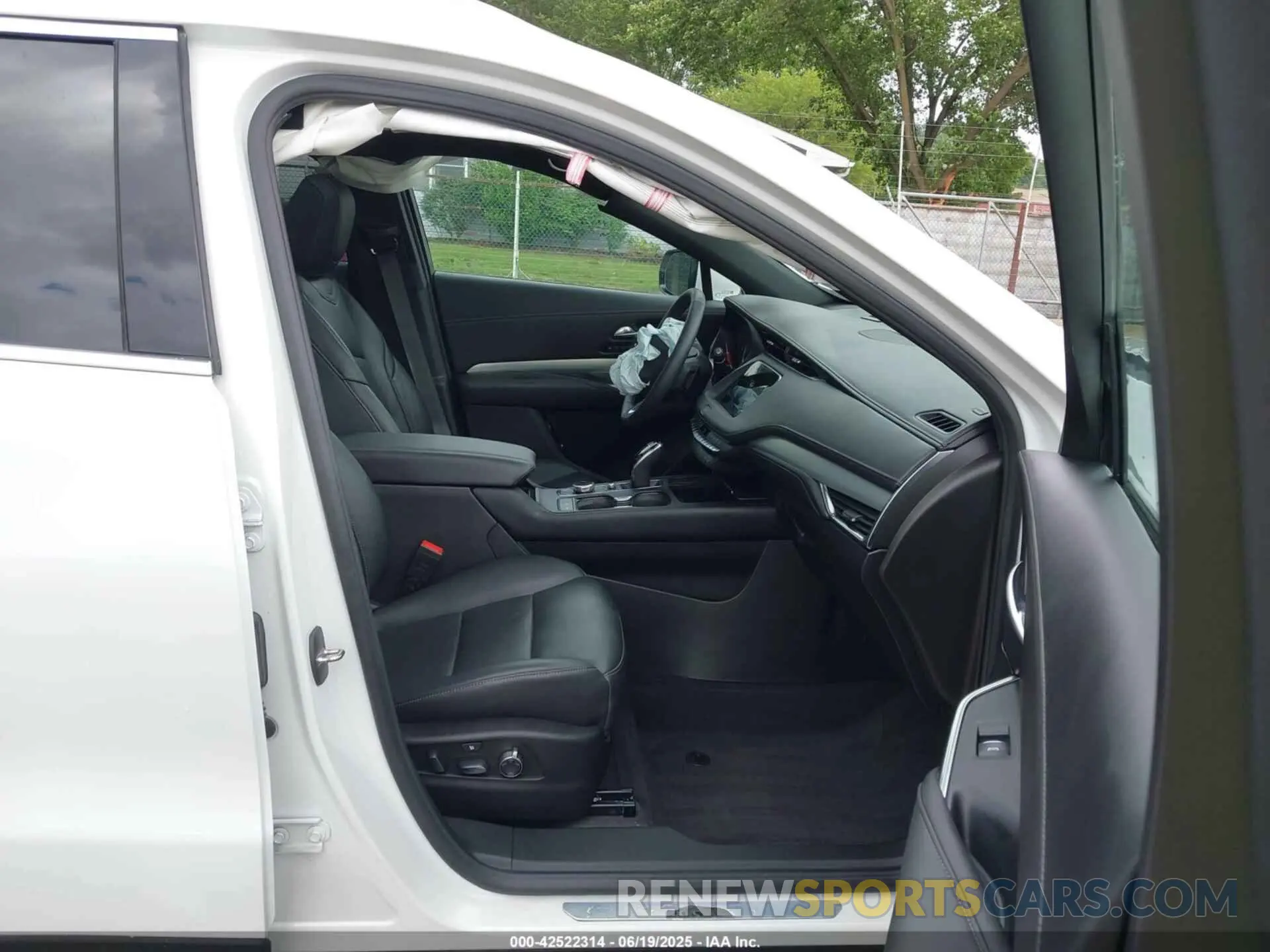5 Photograph of a damaged car 1GYFZDR42NF128199 CADILLAC XT4 2022