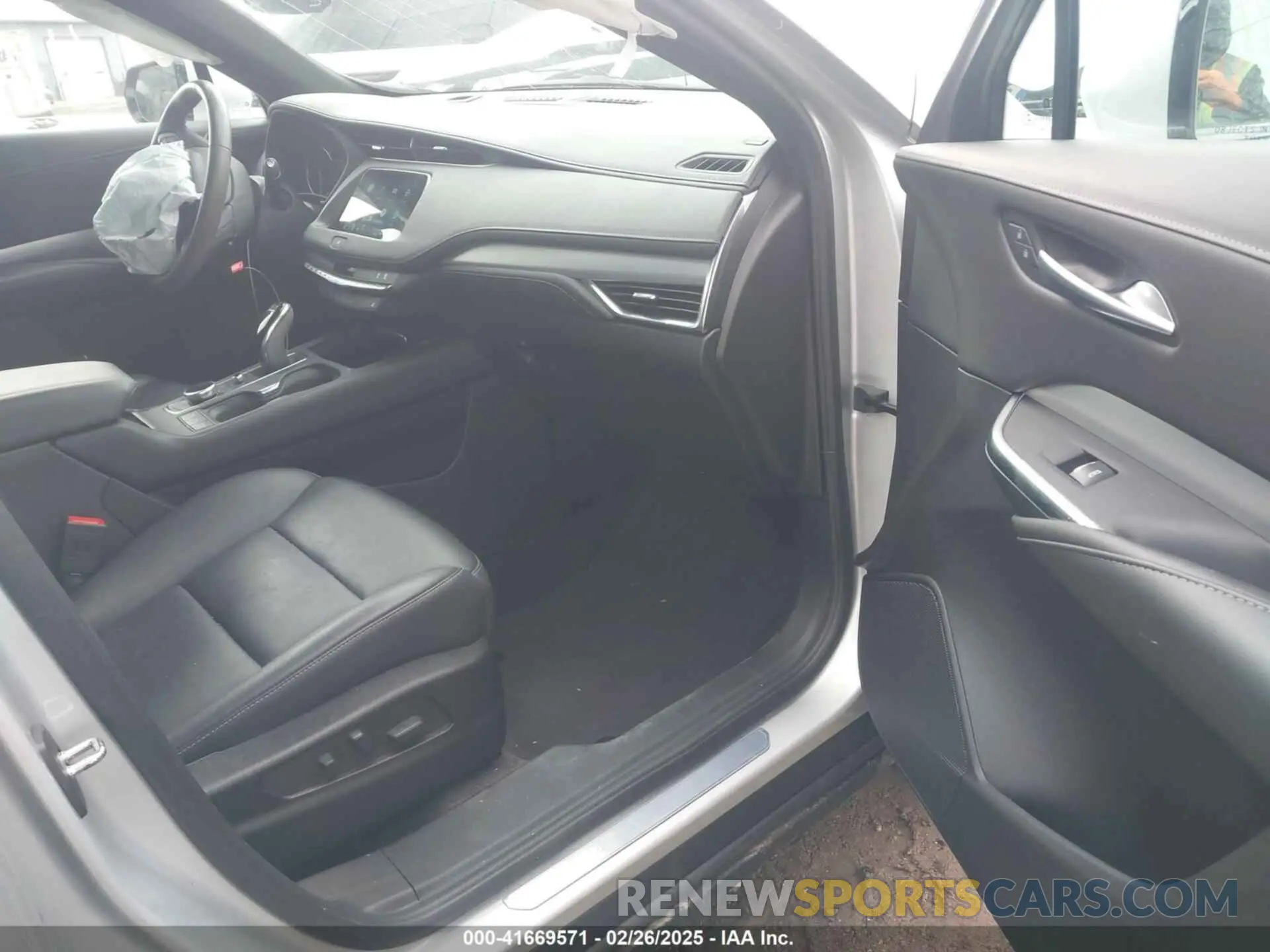 5 Photograph of a damaged car 1GYFZDR43NF152561 CADILLAC XT4 2022