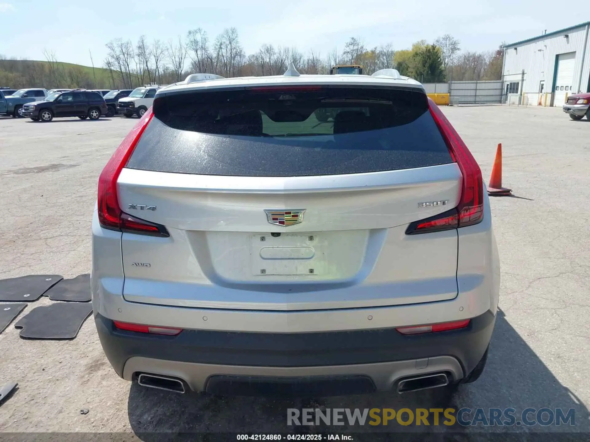 17 Photograph of a damaged car 1GYFZDR47NF157553 CADILLAC XT4 2022