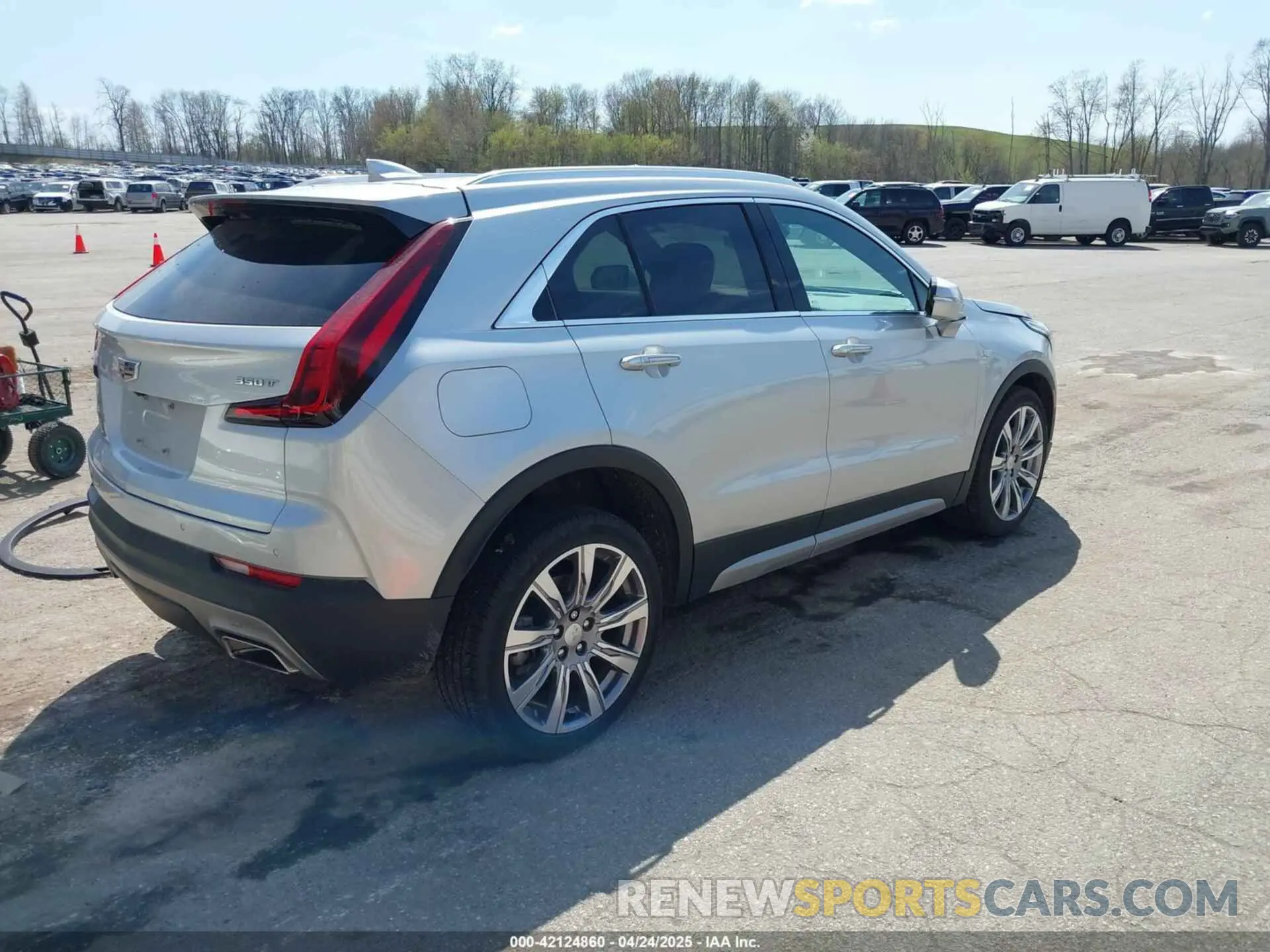 4 Photograph of a damaged car 1GYFZDR47NF157553 CADILLAC XT4 2022