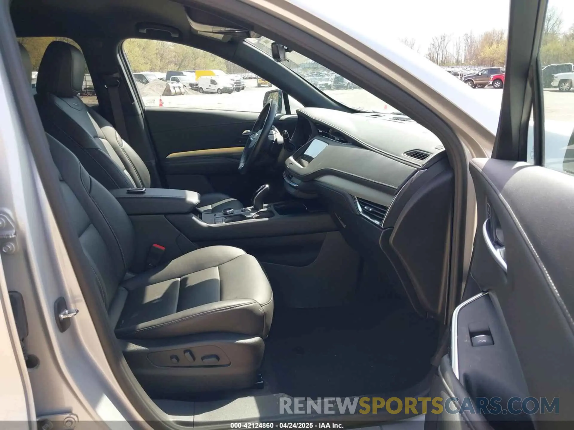 5 Photograph of a damaged car 1GYFZDR47NF157553 CADILLAC XT4 2022