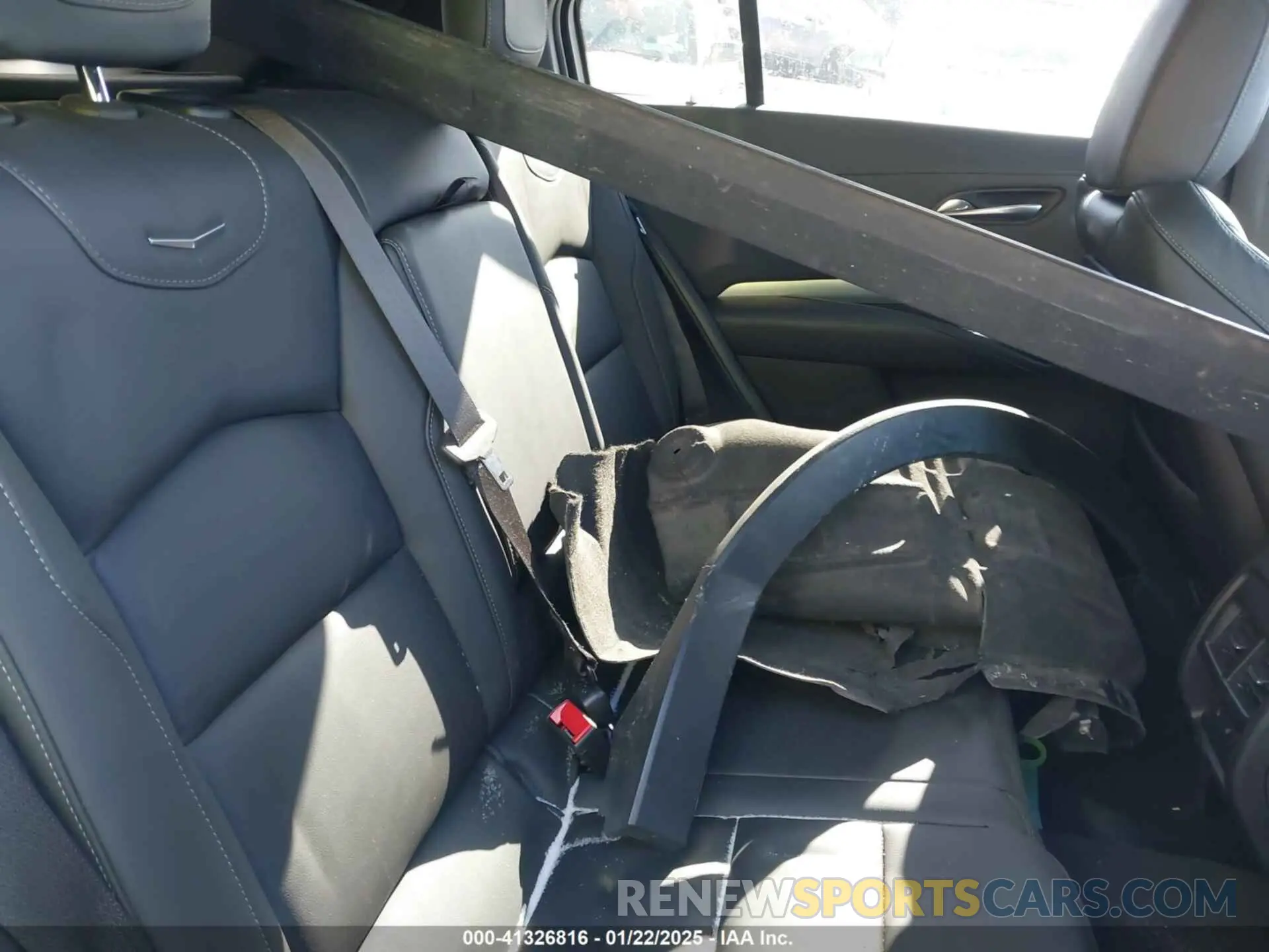 8 Photograph of a damaged car 1GYFZDR4XNF139337 CADILLAC XT4 2022