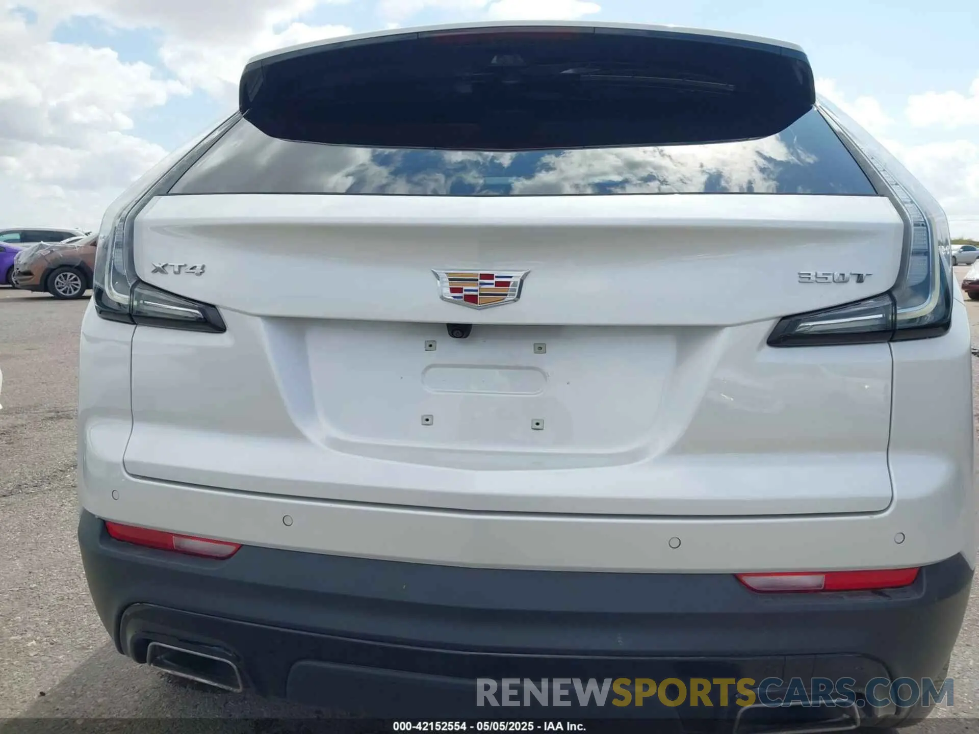 17 Photograph of a damaged car 1GYFZER44NF164899 CADILLAC XT4 2022