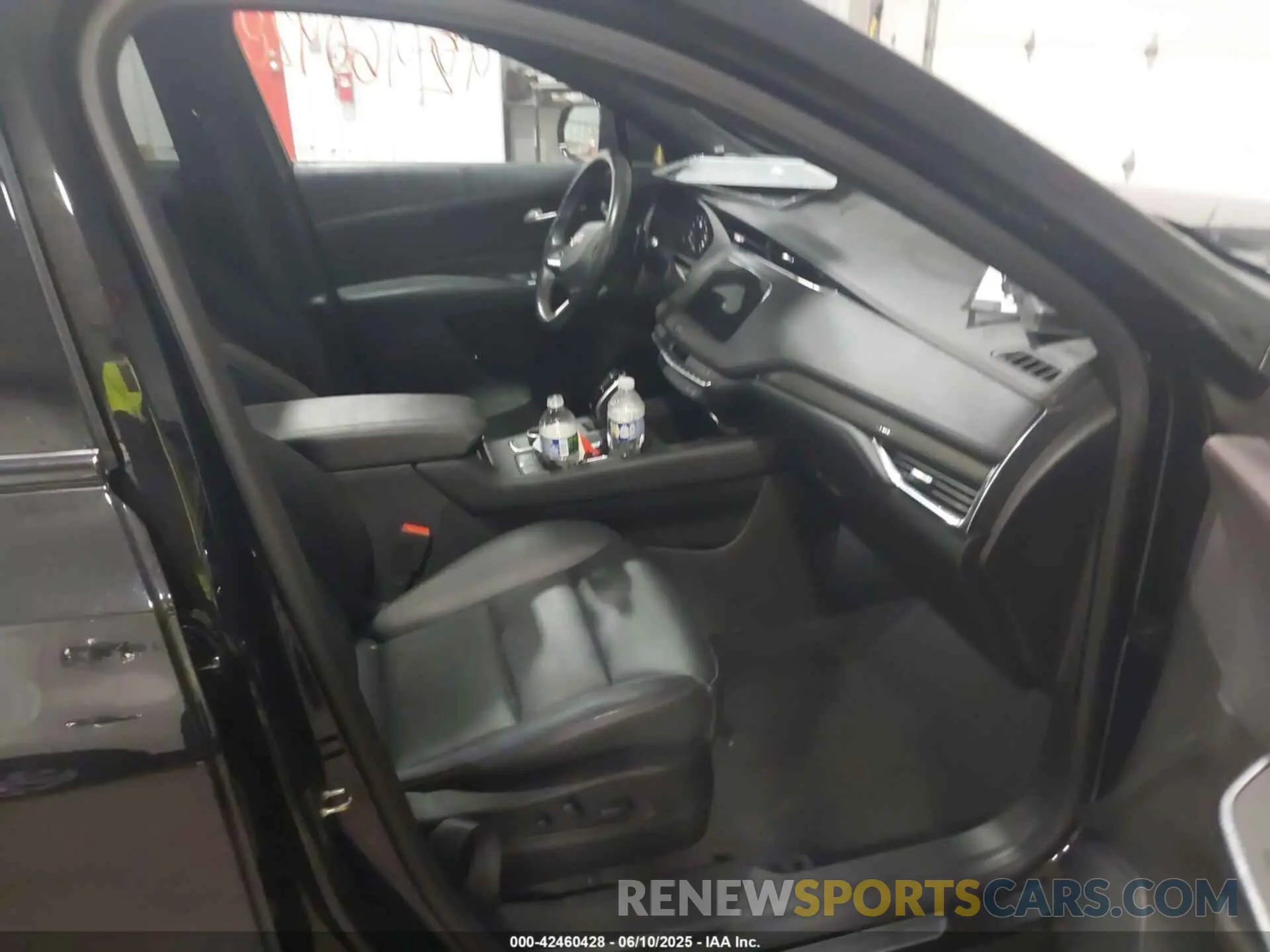 5 Photograph of a damaged car 1GYFZFR4XNF124137 CADILLAC XT4 2022