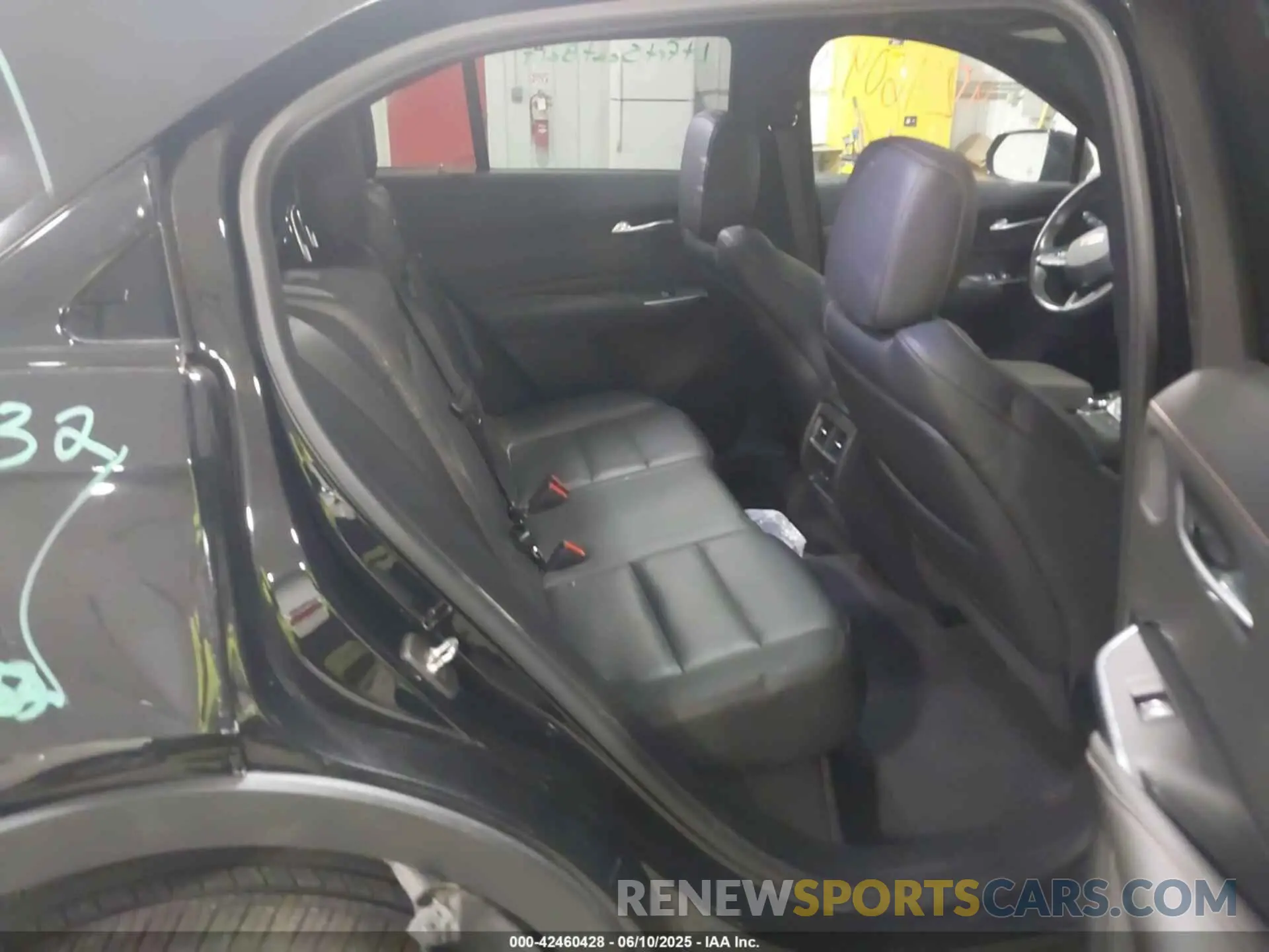 8 Photograph of a damaged car 1GYFZFR4XNF124137 CADILLAC XT4 2022