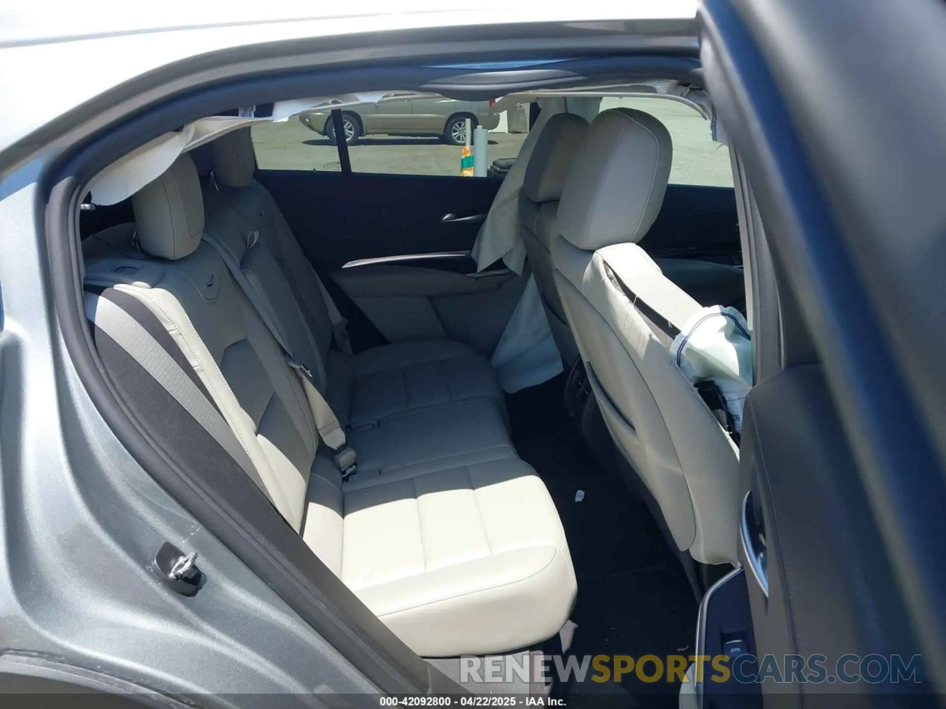 8 Photograph of a damaged car 1GYAZAR40PF108965 CADILLAC XT4 2023