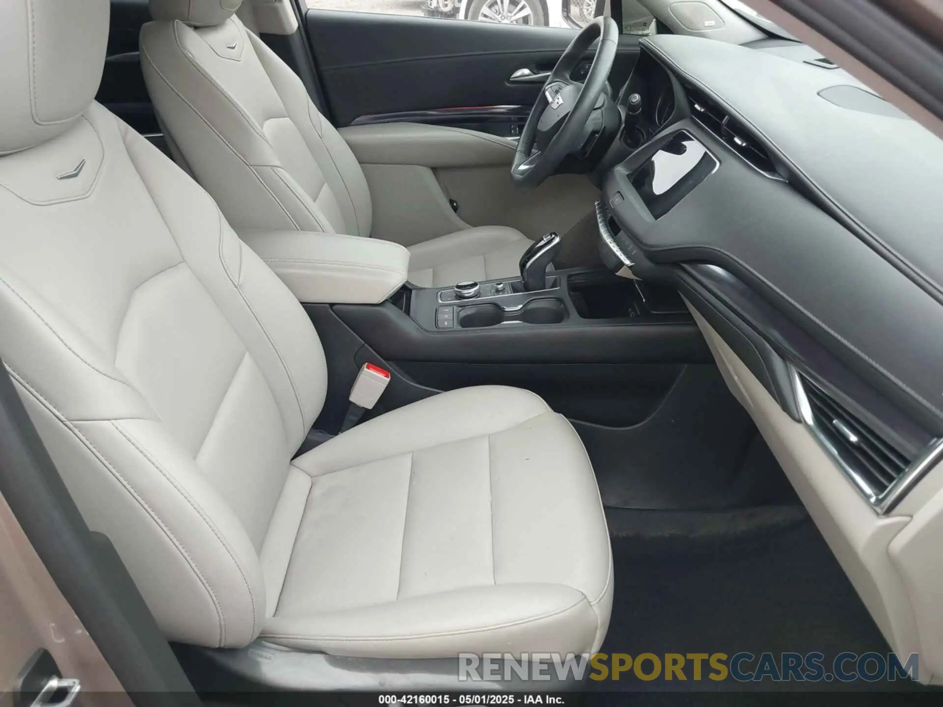 5 Photograph of a damaged car 1GYAZAR43PF152992 CADILLAC XT4 2023