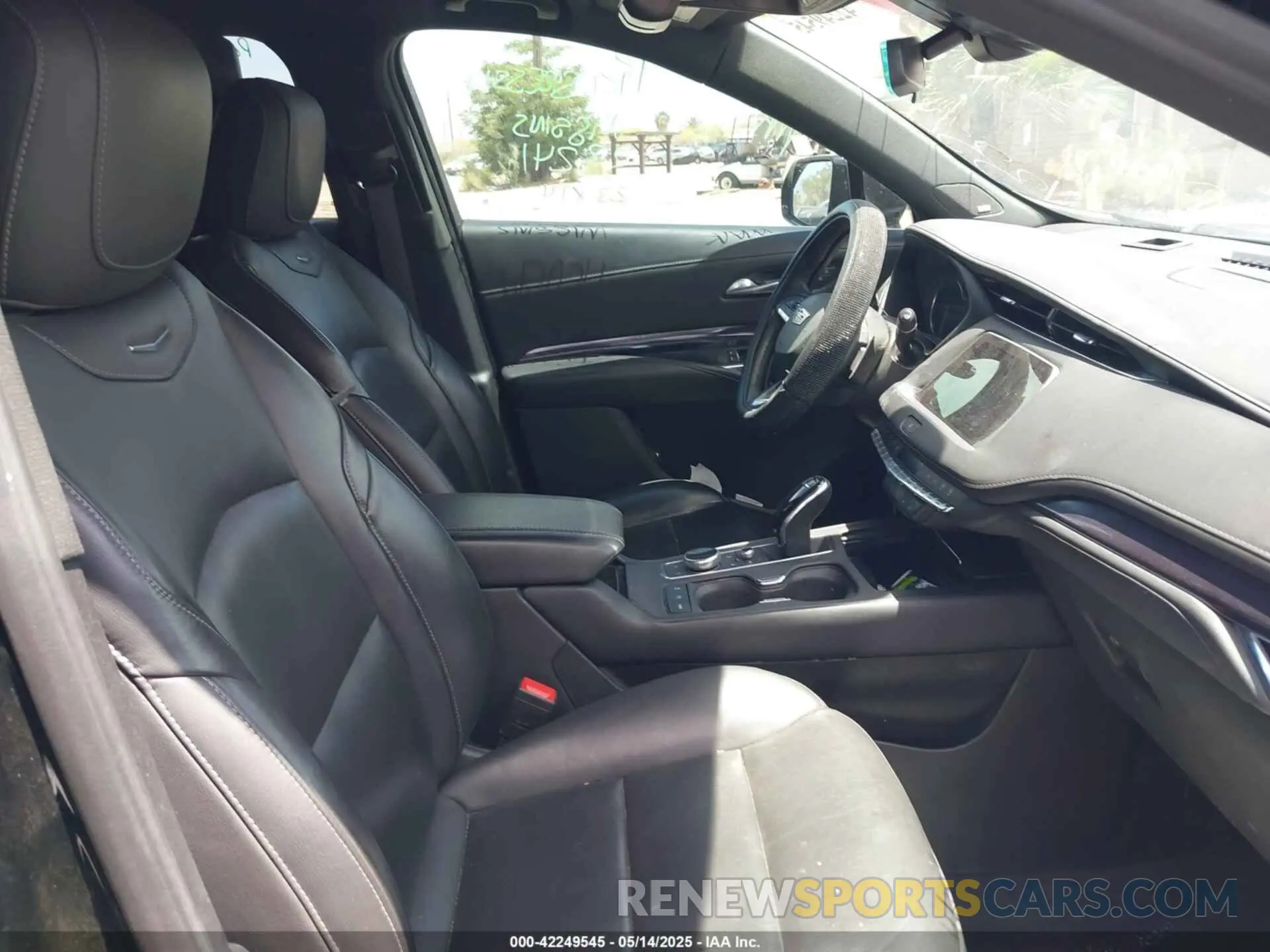5 Photograph of a damaged car 1GYAZAR45PF110520 CADILLAC XT4 2023
